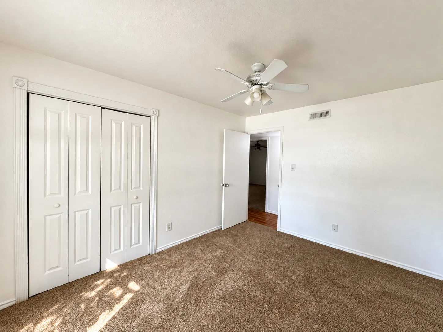 Single Family Residence For Sale in Dallas County , 2022 Montana Trail, Grand Prairie, Texas 75052, 3 Bedroom, 2 Bathroom, 2 Garage spaces, 1,708 Sqft, built in 1979, mls#21406964, Real Estate Agent in Grand Prairie, Homes For Sale in Dallas county, Homes For Sale in Grand Prairie, Realtor in Grand Prairie Texas, Real Estate Brokerage Independent Realty Texas, Luminita Cordes Realtor