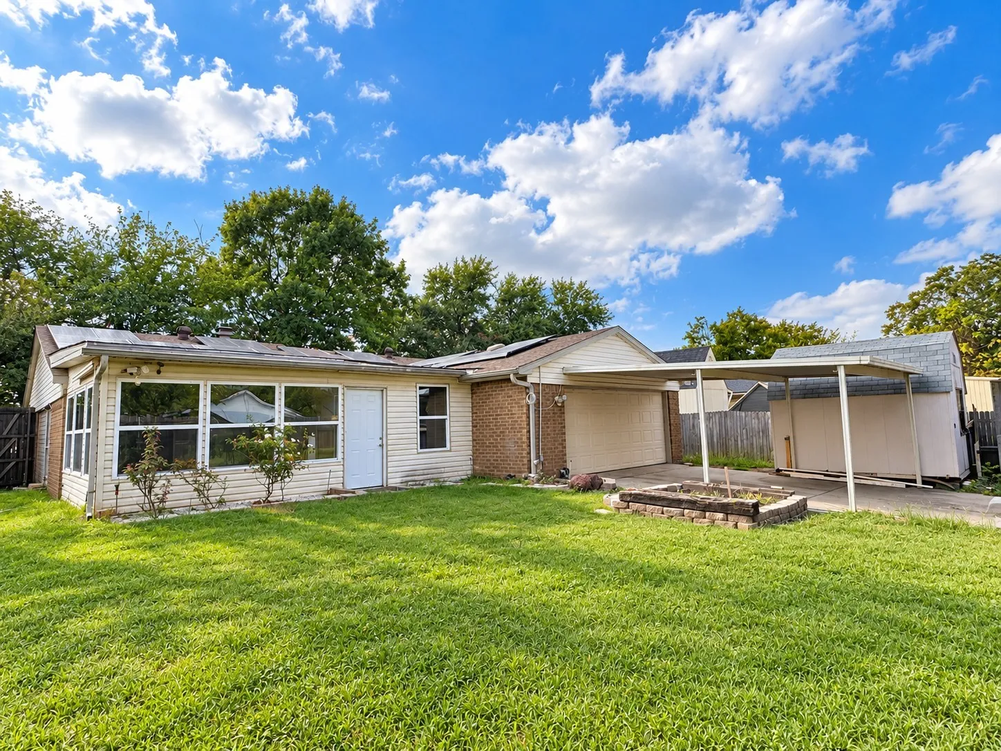 Single Family Residence For Sale in Dallas County , 2022 Montana Trail, Grand Prairie, Texas 75052, 3 Bedroom, 2 Bathroom, 2 Garage spaces, 1,708 Sqft, built in 1979, mls#21406964, Real Estate Agent in Grand Prairie, Homes For Sale in Dallas county, Homes For Sale in Grand Prairie, Realtor in Grand Prairie Texas, Real Estate Brokerage Independent Realty Texas, Luminita Cordes Realtor