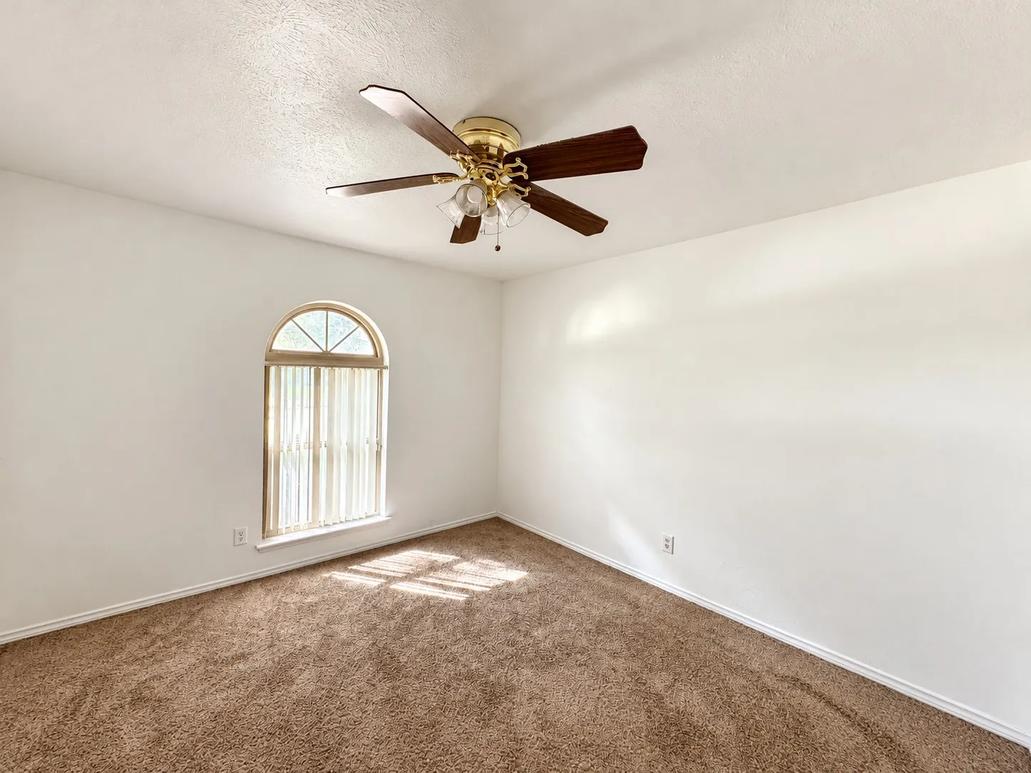 Single Family Residence For Sale in Dallas County , 2022 Montana Trail, Grand Prairie, Texas 75052, 3 Bedroom, 2 Bathroom, 2 Garage spaces, 1,708 Sqft, built in 1979, mls#21406964, Real Estate Agent in Grand Prairie, Homes For Sale in Dallas county, Homes For Sale in Grand Prairie, Realtor in Grand Prairie Texas, Real Estate Brokerage Independent Realty Texas, Luminita Cordes Realtor