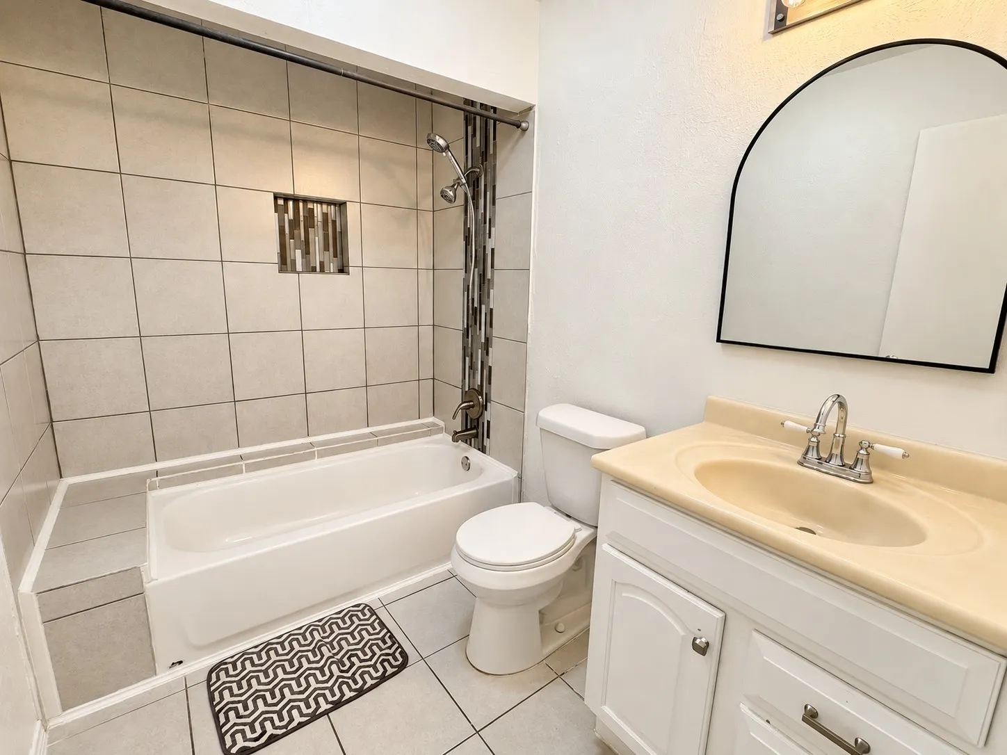 Single Family Residence For Sale in Dallas County , 2022 Montana Trail, Grand Prairie, Texas 75052, 3 Bedroom, 2 Bathroom, 2 Garage spaces, 1,708 Sqft, built in 1979, mls#21406964, Real Estate Agent in Grand Prairie, Homes For Sale in Dallas county, Homes For Sale in Grand Prairie, Realtor in Grand Prairie Texas, Real Estate Brokerage Independent Realty Texas, Luminita Cordes Realtor