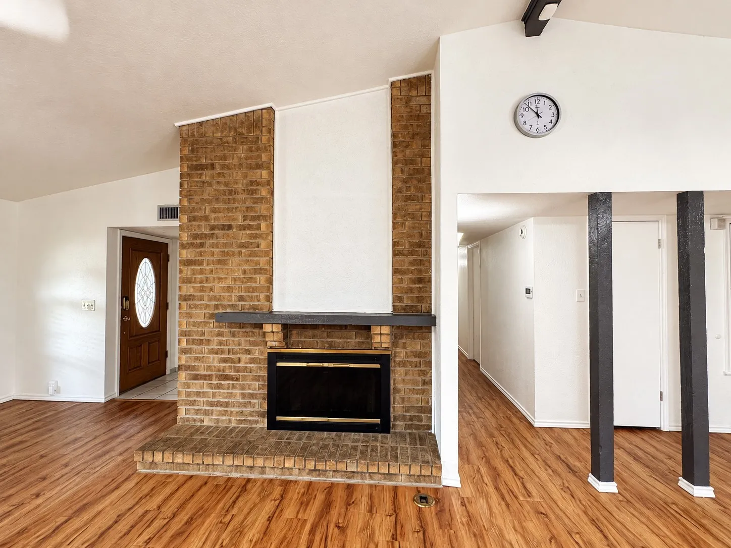 Single Family Residence For Sale in Dallas County , 2022 Montana Trail, Grand Prairie, Texas 75052, 3 Bedroom, 2 Bathroom, 2 Garage spaces, 1,708 Sqft, built in 1979, mls#21406964, Real Estate Agent in Grand Prairie, Homes For Sale in Dallas county, Homes For Sale in Grand Prairie, Realtor in Grand Prairie Texas, Real Estate Brokerage Independent Realty Texas, Luminita Cordes Realtor