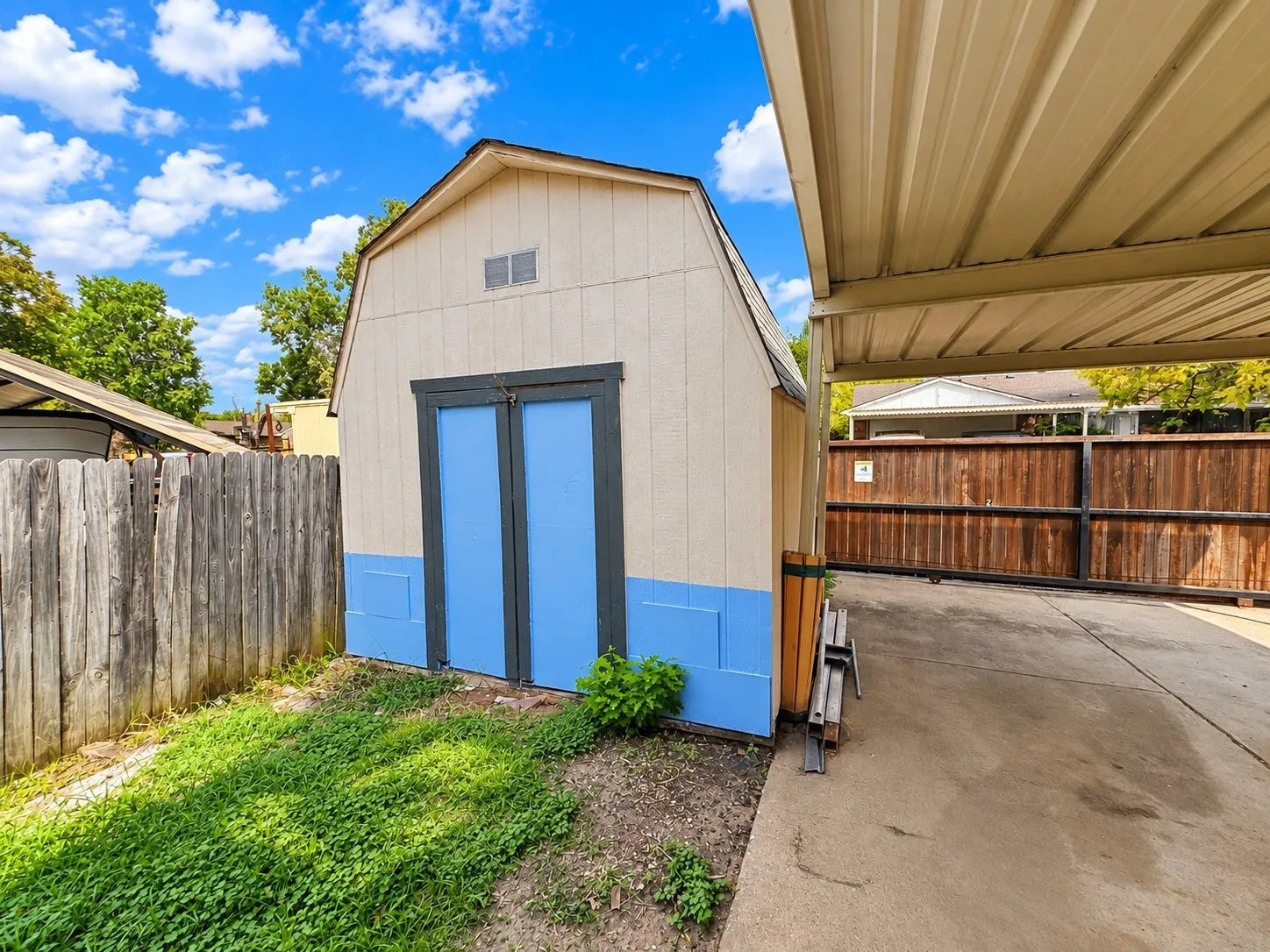 Single Family Residence For Sale in Dallas County , 2022 Montana Trail, Grand Prairie, Texas 75052, 3 Bedroom, 2 Bathroom, 2 Garage spaces, 1,708 Sqft, built in 1979, mls#21406964, Real Estate Agent in Grand Prairie, Homes For Sale in Dallas county, Homes For Sale in Grand Prairie, Realtor in Grand Prairie Texas, Real Estate Brokerage Independent Realty Texas, Luminita Cordes Realtor