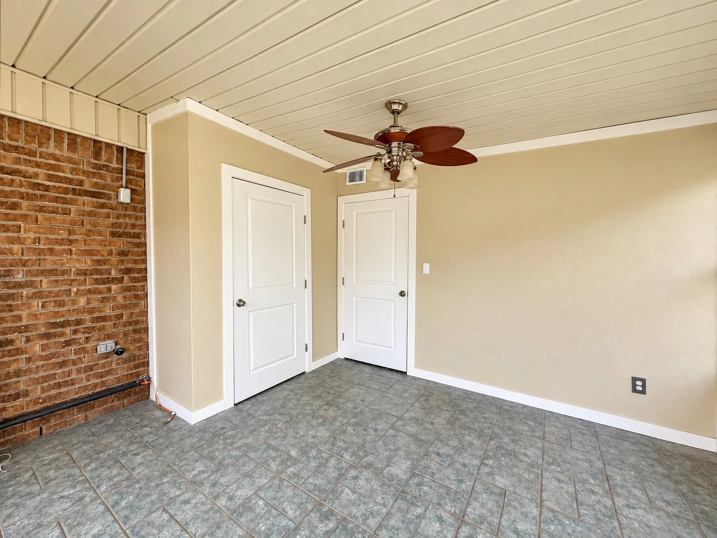 Single Family Residence For Sale in Dallas County , 2022 Montana Trail, Grand Prairie, Texas 75052, 3 Bedroom, 2 Bathroom, 2 Garage spaces, 1,708 Sqft, built in 1979, mls#21406964, Real Estate Agent in Grand Prairie, Homes For Sale in Dallas county, Homes For Sale in Grand Prairie, Realtor in Grand Prairie Texas, Real Estate Brokerage Independent Realty Texas, Luminita Cordes Realtor