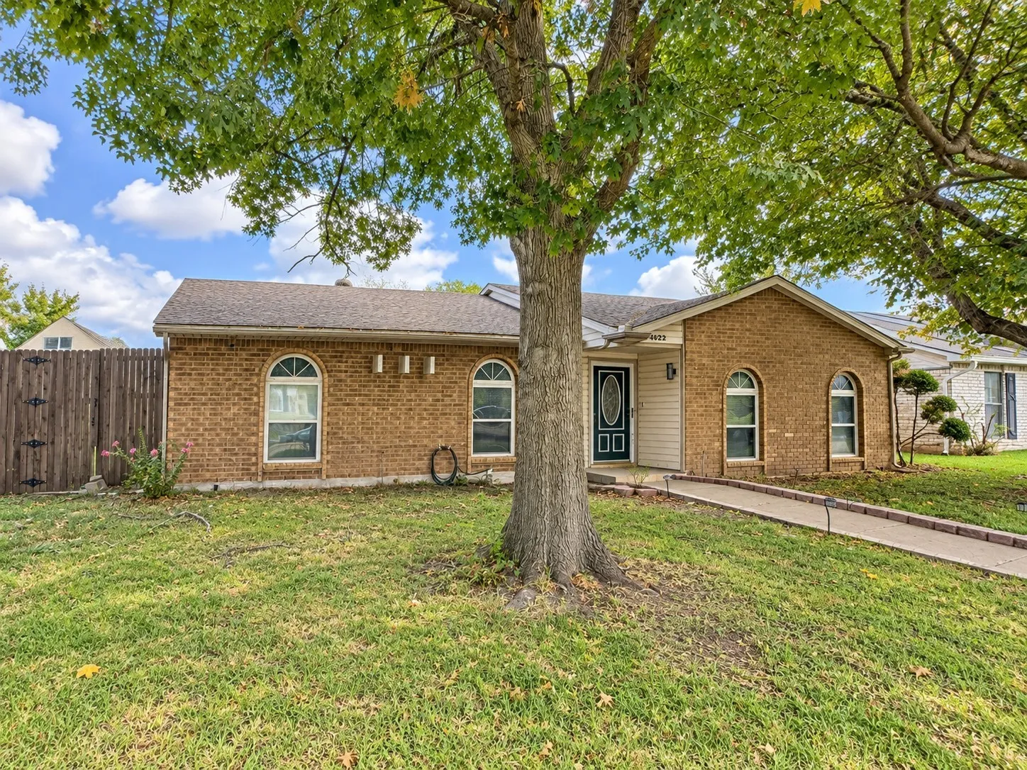 Single Family Residence For Sale in Dallas County , 2022 Montana Trail, Grand Prairie, Texas 75052, 3 Bedroom, 2 Bathroom, 2 Garage spaces, 1,708 Sqft, built in 1979, mls#21406964, Real Estate Agent in Grand Prairie, Homes For Sale in Dallas county, Homes For Sale in Grand Prairie, Realtor in Grand Prairie Texas, Real Estate Brokerage Independent Realty Texas, Luminita Cordes Realtor