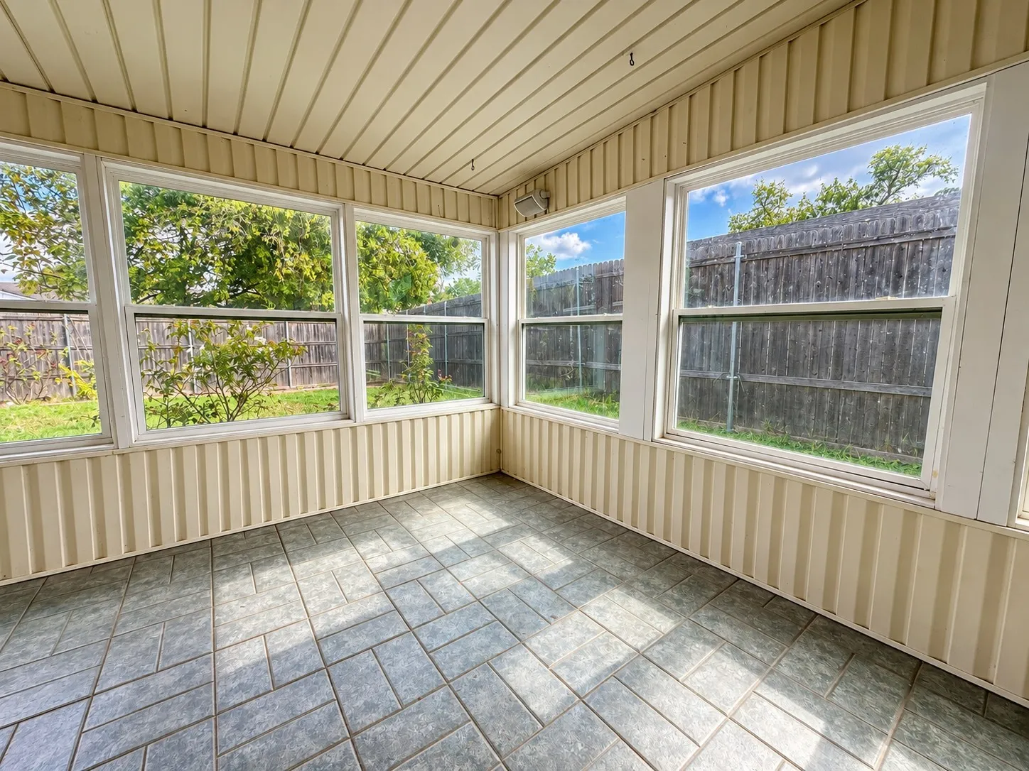 Single Family Residence For Sale in Dallas County , 2022 Montana Trail, Grand Prairie, Texas 75052, 3 Bedroom, 2 Bathroom, 2 Garage spaces, 1,708 Sqft, built in 1979, mls#21406964, Real Estate Agent in Grand Prairie, Homes For Sale in Dallas county, Homes For Sale in Grand Prairie, Realtor in Grand Prairie Texas, Real Estate Brokerage Independent Realty Texas, Luminita Cordes Realtor
