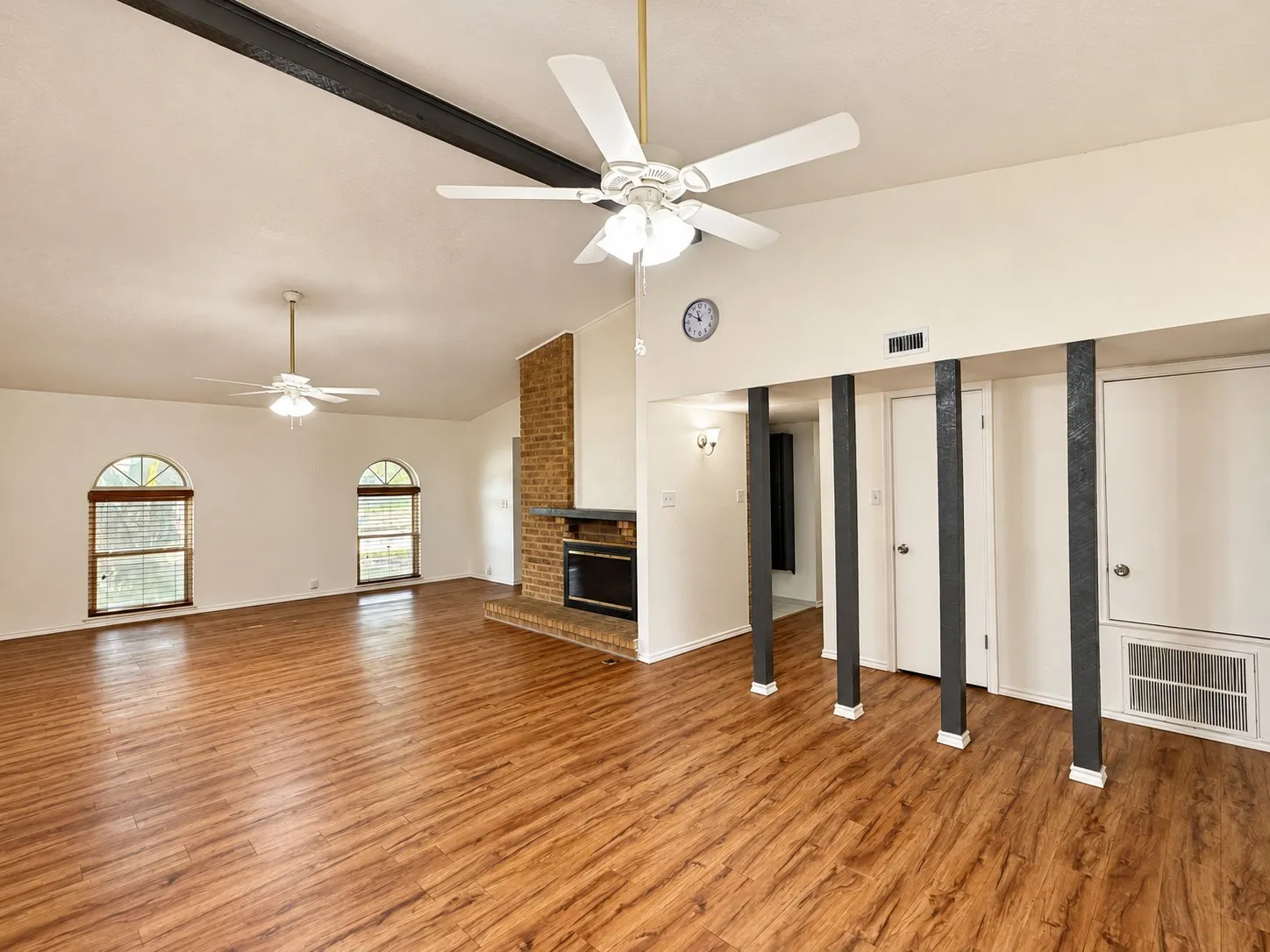 Single Family Residence For Sale in Dallas County , 2022 Montana Trail, Grand Prairie, Texas 75052, 3 Bedroom, 2 Bathroom, 2 Garage spaces, 1,708 Sqft, built in 1979, mls#21406964, Real Estate Agent in Grand Prairie, Homes For Sale in Dallas county, Homes For Sale in Grand Prairie, Realtor in Grand Prairie Texas, Real Estate Brokerage Independent Realty Texas, Luminita Cordes Realtor
