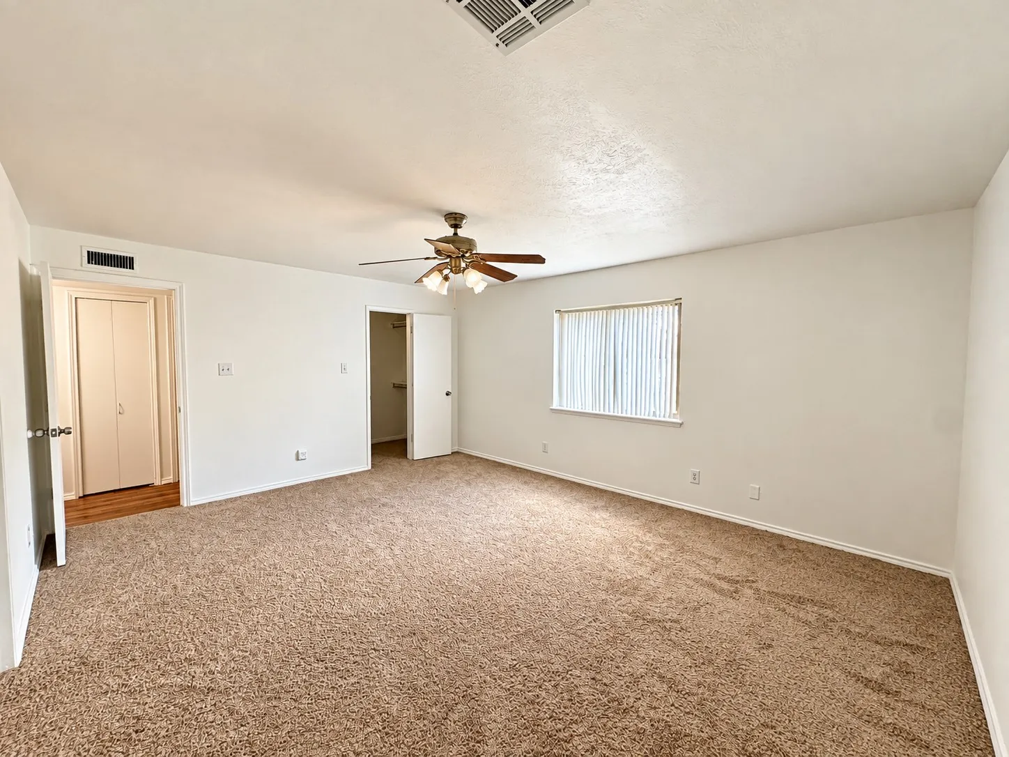 Single Family Residence For Sale in Dallas County , 2022 Montana Trail, Grand Prairie, Texas 75052, 3 Bedroom, 2 Bathroom, 2 Garage spaces, 1,708 Sqft, built in 1979, mls#21406964, Real Estate Agent in Grand Prairie, Homes For Sale in Dallas county, Homes For Sale in Grand Prairie, Realtor in Grand Prairie Texas, Real Estate Brokerage Independent Realty Texas, Luminita Cordes Realtor