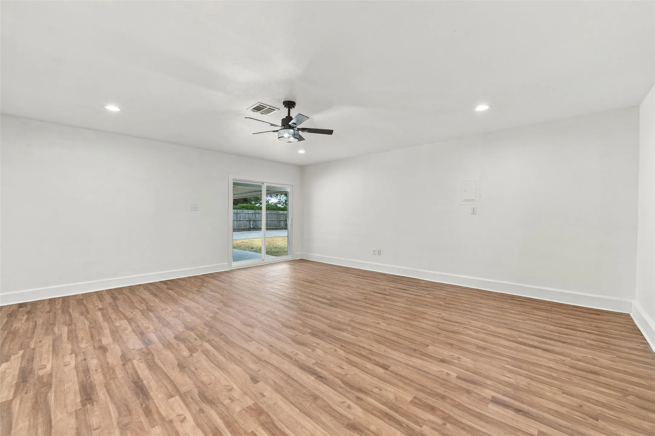 Single Family Residence For Sale in Mc Lennan County , 1720 Mountainview Drive, Waco, Texas 76710, 4 Bedroom, 2 Bathroom, Garage spaces, 1,926 Sqft, built in 1961, mls#21401957, Real Estate Agent in Waco, Homes For Sale in Mc Lennan county, Homes For Sale in Waco, Realtor in Waco Texas, Real Estate Brokerage Independent Realty Texas, Luminita Cordes Realtor