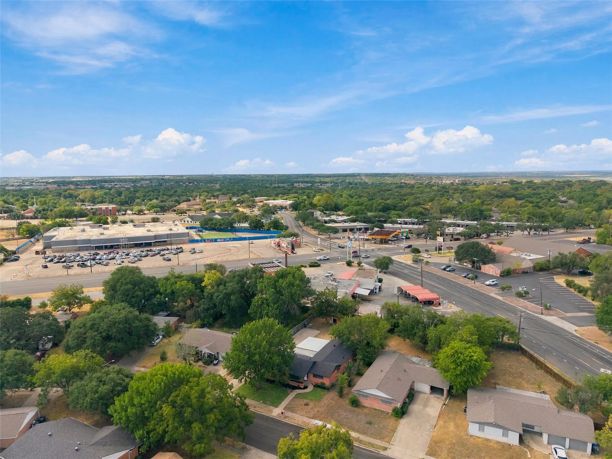 Single Family Residence For Sale in Mc Lennan County , 1720 Mountainview Drive, Waco, Texas 76710, 4 Bedroom, 2 Bathroom, Garage spaces, 1,926 Sqft, built in 1961, mls#21401957, Real Estate Agent in Waco, Homes For Sale in Mc Lennan county, Homes For Sale in Waco, Realtor in Waco Texas, Real Estate Brokerage Independent Realty Texas, Luminita Cordes Realtor