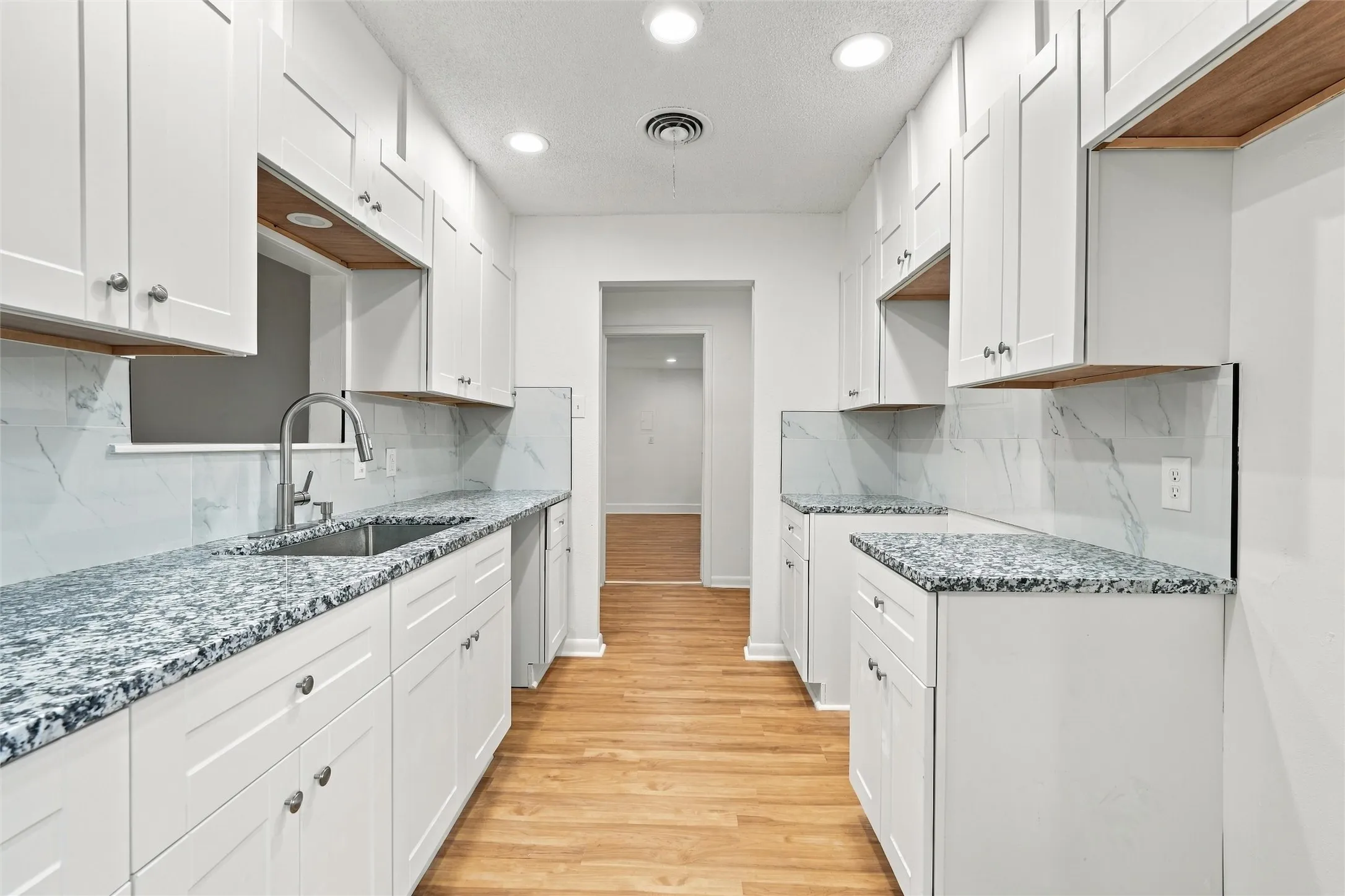 Single Family Residence For Sale in Mc Lennan County , 1720 Mountainview Drive, Waco, Texas 76710, 4 Bedroom, 2 Bathroom, Garage spaces, 1,926 Sqft, built in 1961, mls#21401957, Real Estate Agent in Waco, Homes For Sale in Mc Lennan county, Homes For Sale in Waco, Realtor in Waco Texas, Real Estate Brokerage Independent Realty Texas, Luminita Cordes Realtor