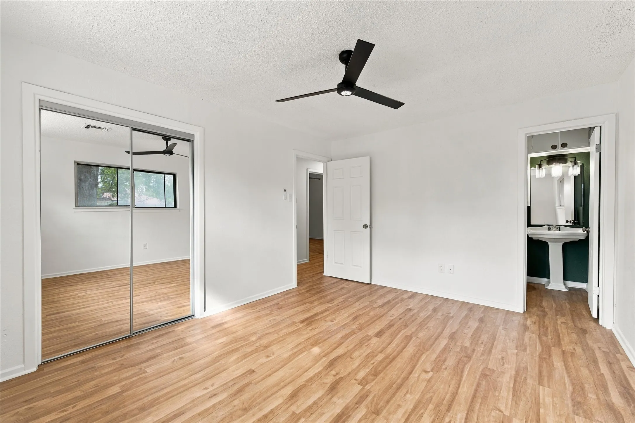 Single Family Residence For Sale in Mc Lennan County , 1720 Mountainview Drive, Waco, Texas 76710, 4 Bedroom, 2 Bathroom, Garage spaces, 1,926 Sqft, built in 1961, mls#21401957, Real Estate Agent in Waco, Homes For Sale in Mc Lennan county, Homes For Sale in Waco, Realtor in Waco Texas, Real Estate Brokerage Independent Realty Texas, Luminita Cordes Realtor