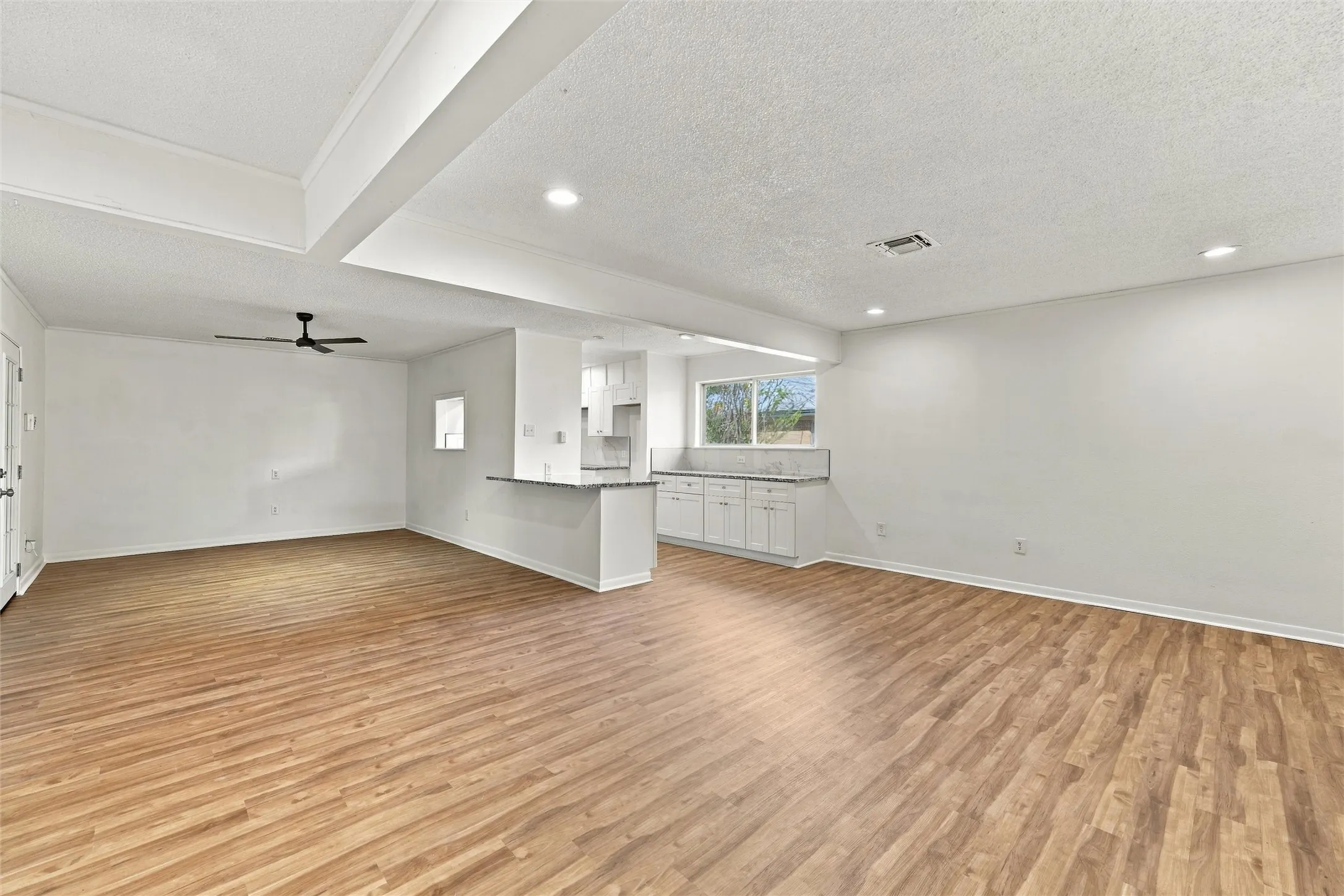 Single Family Residence For Sale in Mc Lennan County , 1720 Mountainview Drive, Waco, Texas 76710, 4 Bedroom, 2 Bathroom, Garage spaces, 1,926 Sqft, built in 1961, mls#21401957, Real Estate Agent in Waco, Homes For Sale in Mc Lennan county, Homes For Sale in Waco, Realtor in Waco Texas, Real Estate Brokerage Independent Realty Texas, Luminita Cordes Realtor