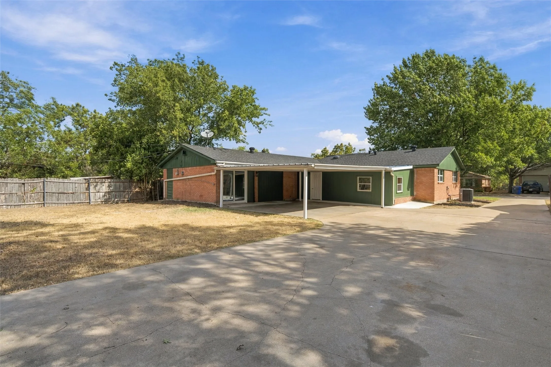 Single Family Residence For Sale in Mc Lennan County , 1720 Mountainview Drive, Waco, Texas 76710, 4 Bedroom, 2 Bathroom, Garage spaces, 1,926 Sqft, built in 1961, mls#21401957, Real Estate Agent in Waco, Homes For Sale in Mc Lennan county, Homes For Sale in Waco, Realtor in Waco Texas, Real Estate Brokerage Independent Realty Texas, Luminita Cordes Realtor