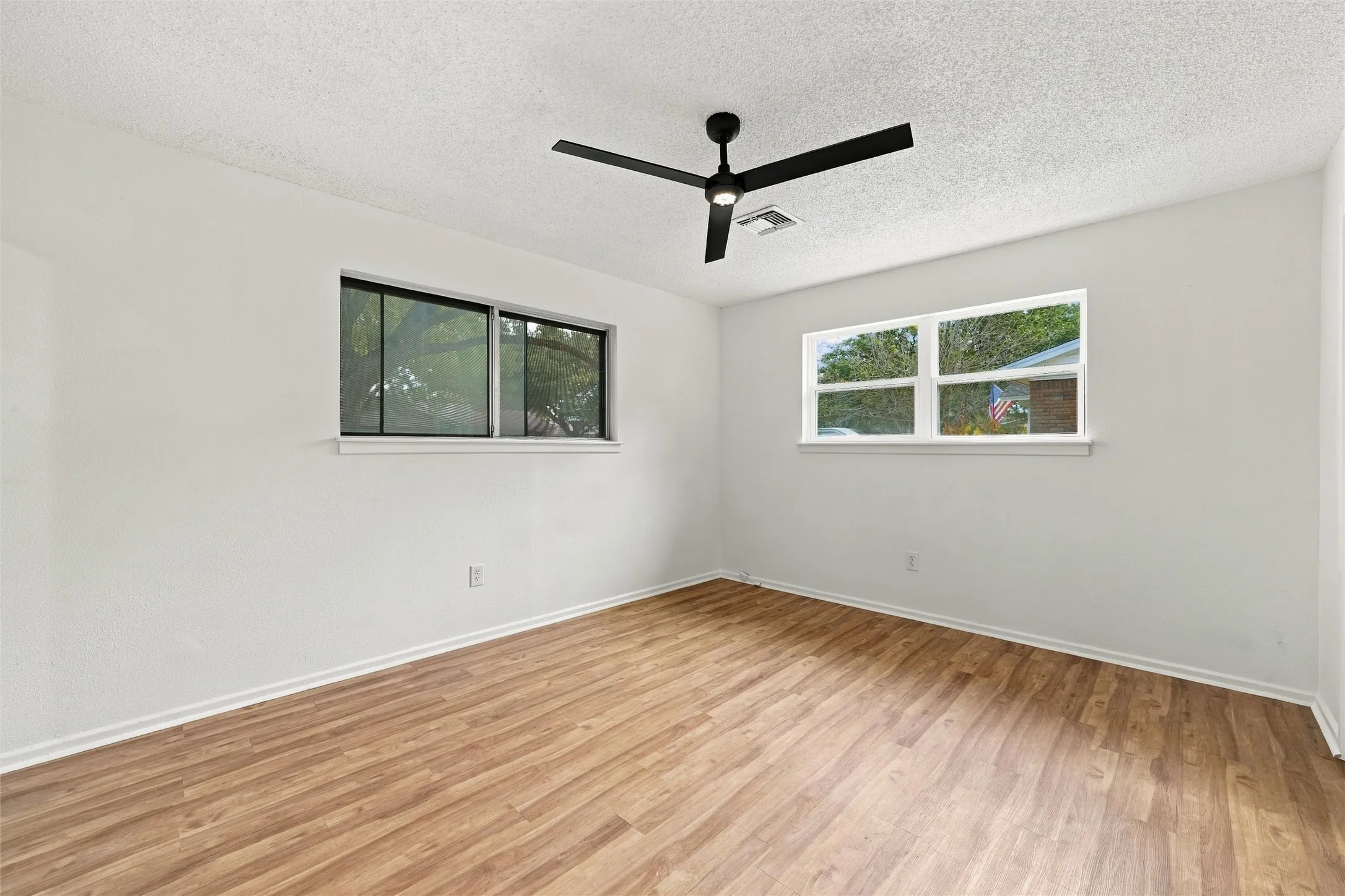 Single Family Residence For Sale in Mc Lennan County , 1720 Mountainview Drive, Waco, Texas 76710, 4 Bedroom, 2 Bathroom, Garage spaces, 1,926 Sqft, built in 1961, mls#21401957, Real Estate Agent in Waco, Homes For Sale in Mc Lennan county, Homes For Sale in Waco, Realtor in Waco Texas, Real Estate Brokerage Independent Realty Texas, Luminita Cordes Realtor