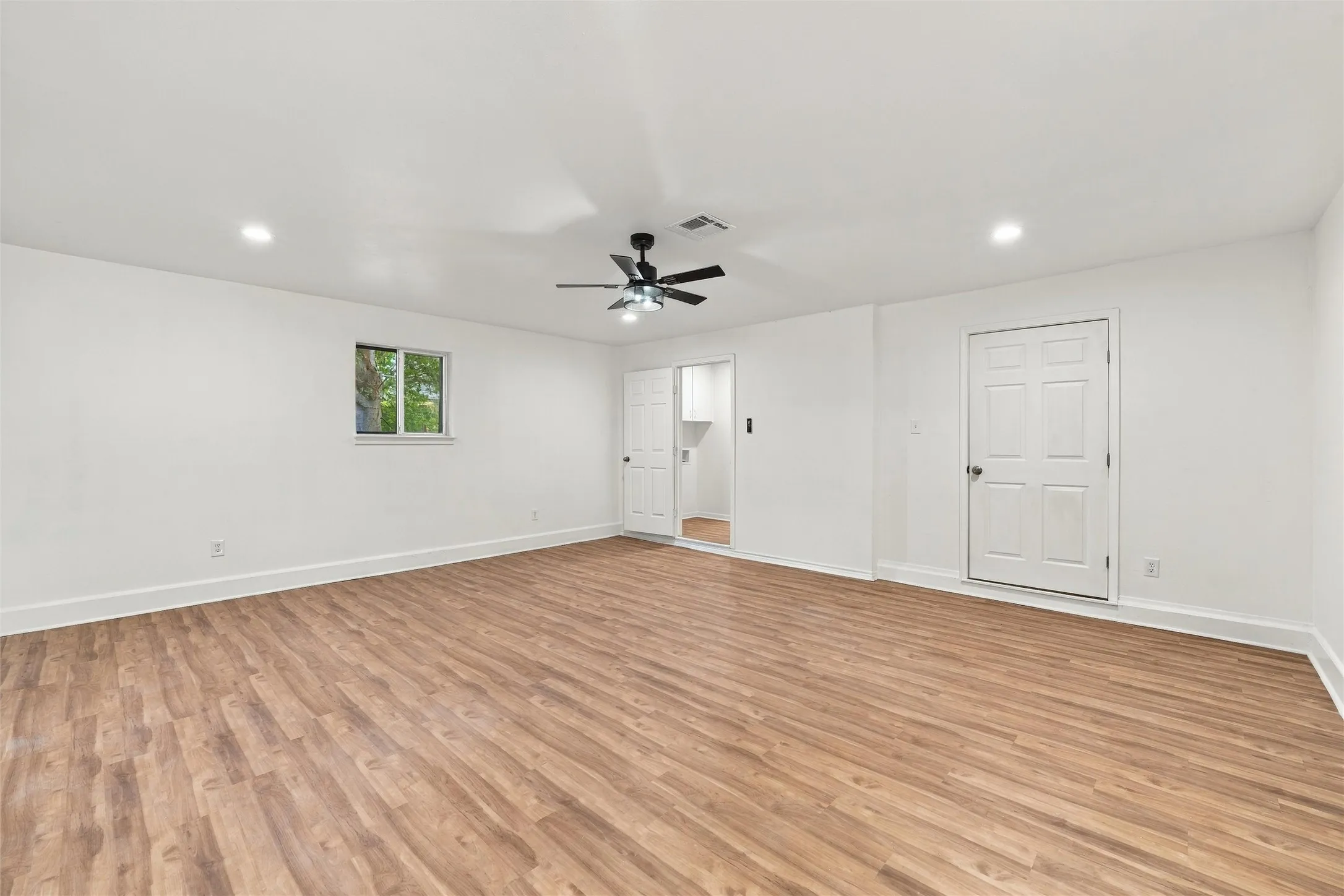 Single Family Residence For Sale in Mc Lennan County , 1720 Mountainview Drive, Waco, Texas 76710, 4 Bedroom, 2 Bathroom, Garage spaces, 1,926 Sqft, built in 1961, mls#21401957, Real Estate Agent in Waco, Homes For Sale in Mc Lennan county, Homes For Sale in Waco, Realtor in Waco Texas, Real Estate Brokerage Independent Realty Texas, Luminita Cordes Realtor