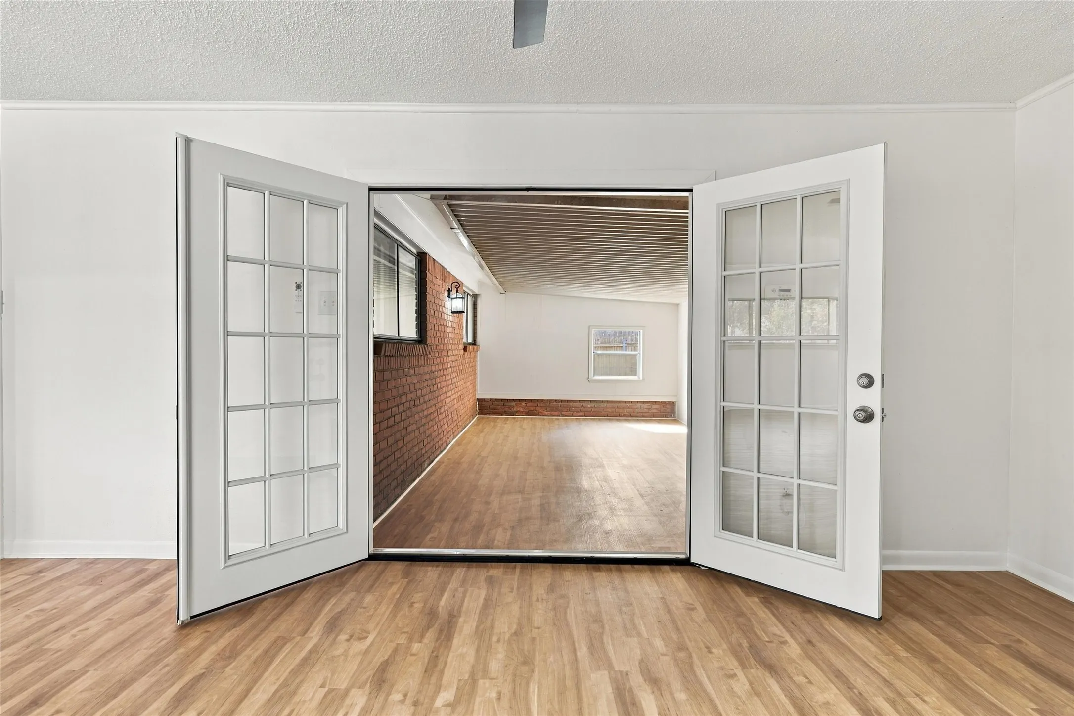 Single Family Residence For Sale in Mc Lennan County , 1720 Mountainview Drive, Waco, Texas 76710, 4 Bedroom, 2 Bathroom, Garage spaces, 1,926 Sqft, built in 1961, mls#21401957, Real Estate Agent in Waco, Homes For Sale in Mc Lennan county, Homes For Sale in Waco, Realtor in Waco Texas, Real Estate Brokerage Independent Realty Texas, Luminita Cordes Realtor