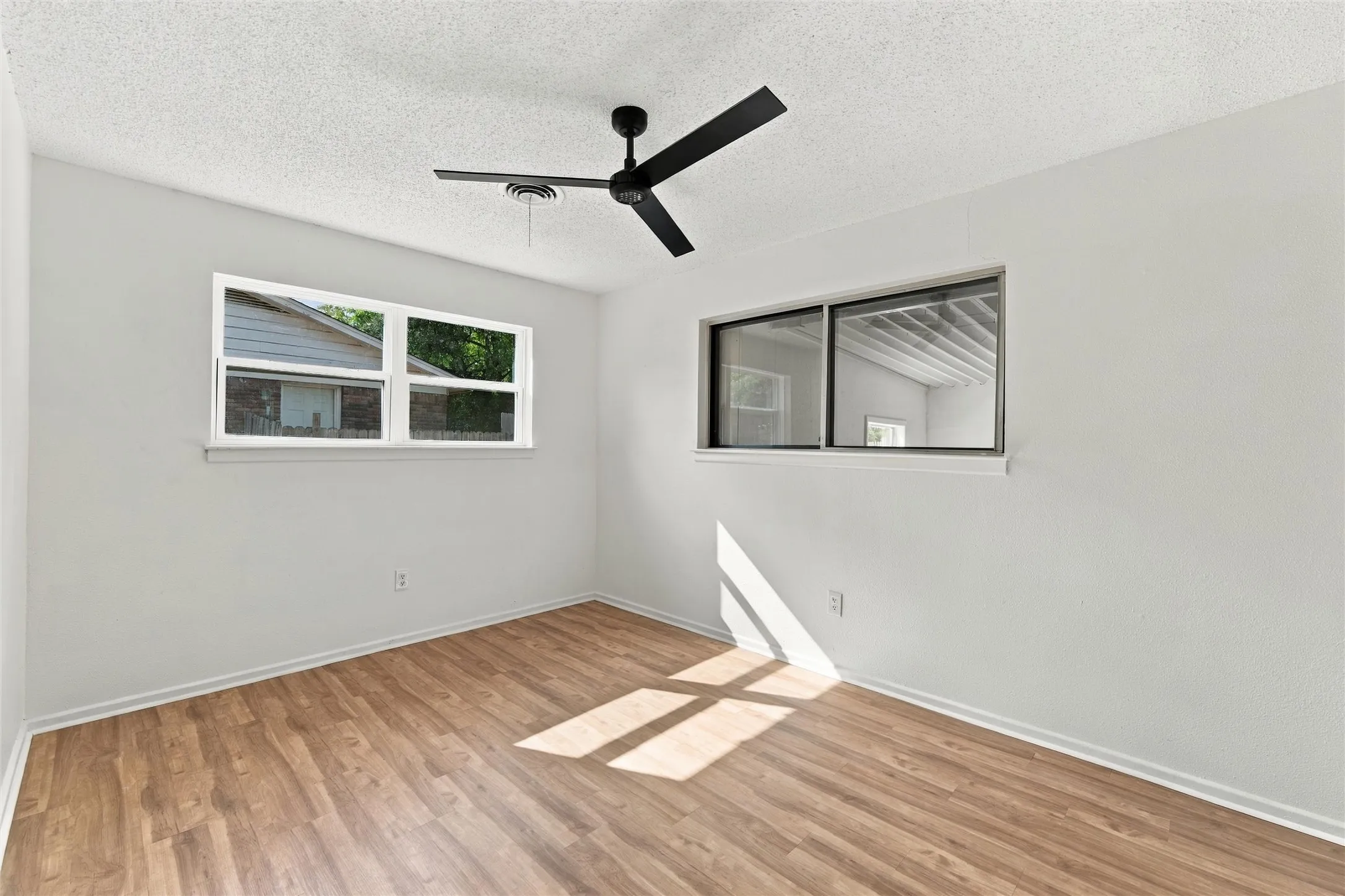 Single Family Residence For Sale in Mc Lennan County , 1720 Mountainview Drive, Waco, Texas 76710, 4 Bedroom, 2 Bathroom, Garage spaces, 1,926 Sqft, built in 1961, mls#21401957, Real Estate Agent in Waco, Homes For Sale in Mc Lennan county, Homes For Sale in Waco, Realtor in Waco Texas, Real Estate Brokerage Independent Realty Texas, Luminita Cordes Realtor