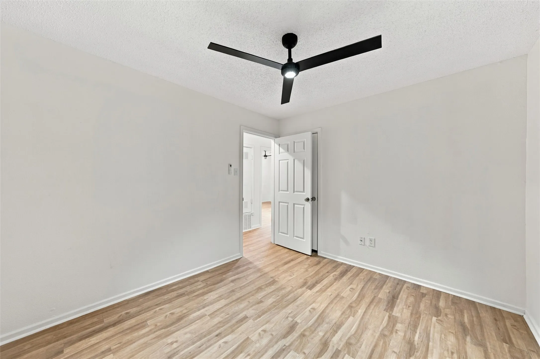 Single Family Residence For Sale in Mc Lennan County , 1720 Mountainview Drive, Waco, Texas 76710, 4 Bedroom, 2 Bathroom, Garage spaces, 1,926 Sqft, built in 1961, mls#21401957, Real Estate Agent in Waco, Homes For Sale in Mc Lennan county, Homes For Sale in Waco, Realtor in Waco Texas, Real Estate Brokerage Independent Realty Texas, Luminita Cordes Realtor