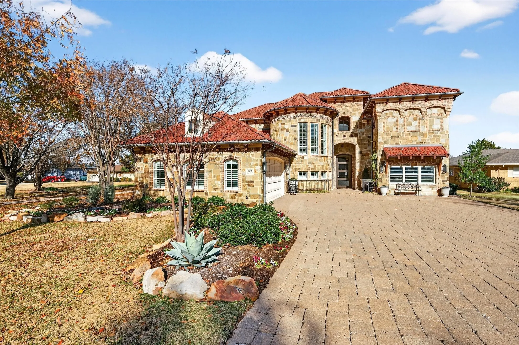 Single Family Residence For Sale in Cooke County , 600 Kiowa Drive E, Lake Kiowa, Texas 76240, 7 Bedroom, 6 Bathroom, 2 Garage spaces, 6,037 Sqft, built in 2006, mls#21408054, Real Estate Agent in Lake Kiowa, Homes For Sale in Cooke county, Homes For Sale in Lake Kiowa, Realtor in Lake Kiowa Texas, Real Estate Brokerage Independent Realty Texas, Luminita Cordes Realtor