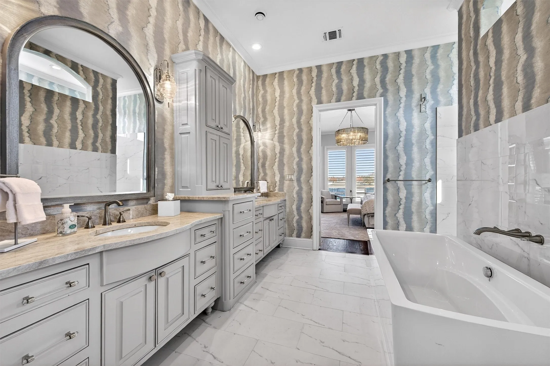 Single Family Residence For Sale in Cooke County , 600 Kiowa Drive E, Lake Kiowa, Texas 76240, 7 Bedroom, 6 Bathroom, 2 Garage spaces, 6,037 Sqft, built in 2006, mls#21408054, Real Estate Agent in Lake Kiowa, Homes For Sale in Cooke county, Homes For Sale in Lake Kiowa, Realtor in Lake Kiowa Texas, Real Estate Brokerage Independent Realty Texas, Luminita Cordes Realtor