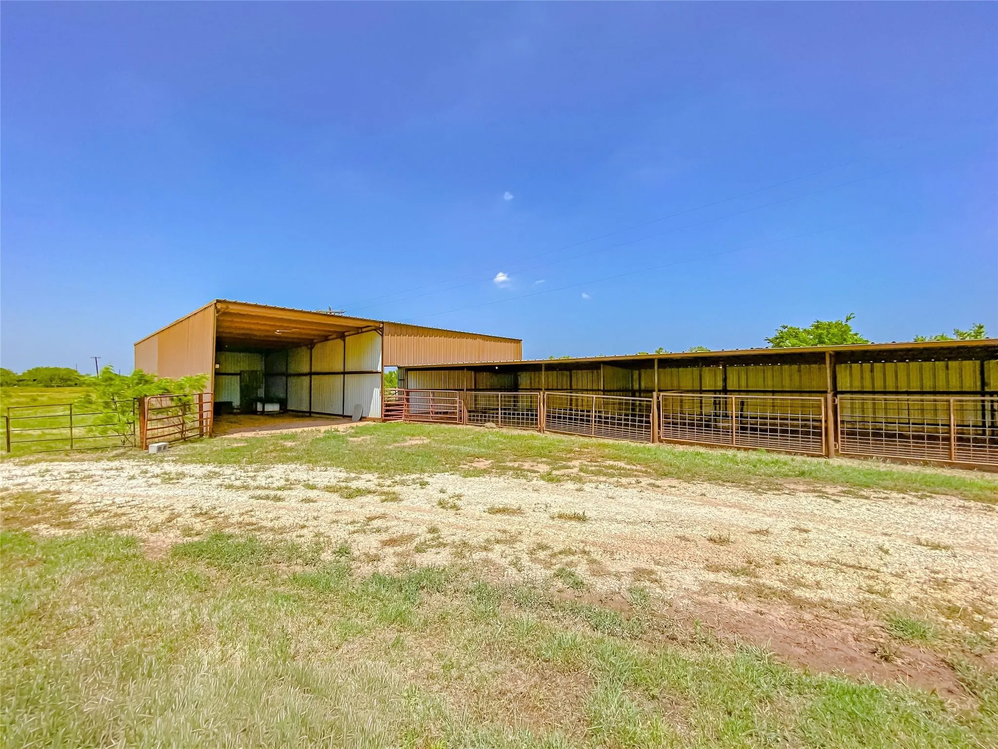 Farm For Sale in Taylor County , 2302 County Road 131, Tuscola, Texas 79562, 4 Bedroom, 2 Bathroom, 2 Garage spaces, 2,464 Sqft, built in 1983, mls#21408090, Real Estate Agent in Tuscola, Homes For Sale in Taylor county, Homes For Sale in Tuscola, Realtor in Tuscola Texas, Real Estate Brokerage Independent Realty Texas, Luminita Cordes Realtor