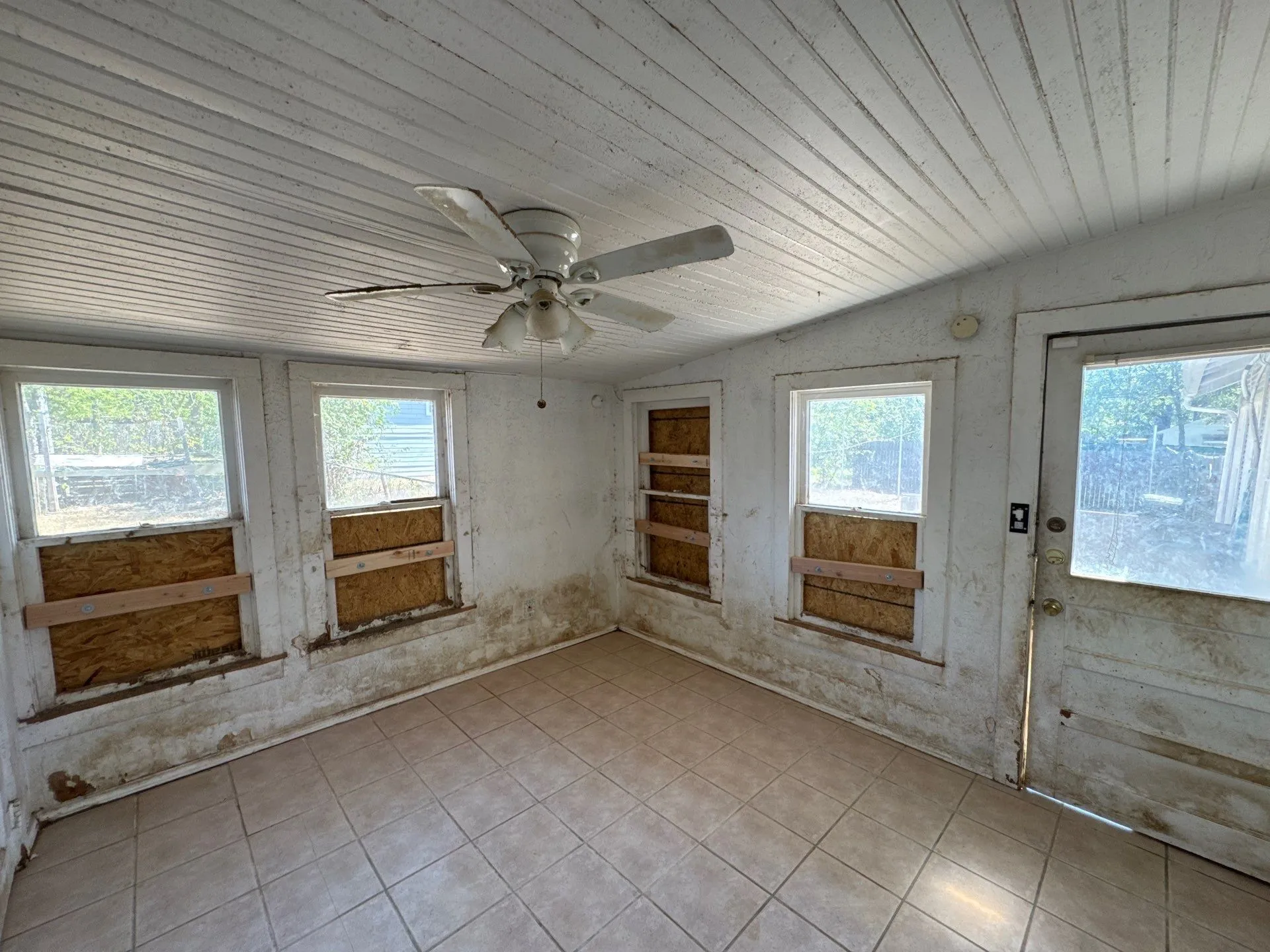 Single Family Residence For Sale in Dallas County , 714 S Bryan Belt Line Road, Mesquite, Texas 75149, 2 Bedroom, 1 Bathroom, Garage spaces, 1,298 Sqft, built in 1938, mls#21408750, Real Estate Agent in Mesquite, Homes For Sale in Dallas county, Homes For Sale in Mesquite, Realtor in Mesquite Texas, Real Estate Brokerage Independent Realty Texas, Luminita Cordes Realtor