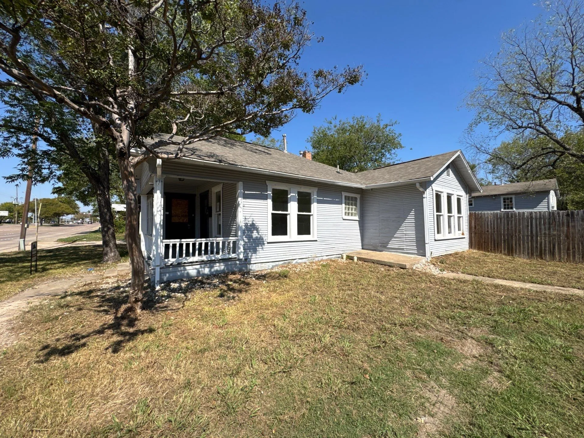 Single Family Residence For Sale in Dallas County , 714 S Bryan Belt Line Road, Mesquite, Texas 75149, 2 Bedroom, 1 Bathroom, Garage spaces, 1,298 Sqft, built in 1938, mls#21408750, Real Estate Agent in Mesquite, Homes For Sale in Dallas county, Homes For Sale in Mesquite, Realtor in Mesquite Texas, Real Estate Brokerage Independent Realty Texas, Luminita Cordes Realtor