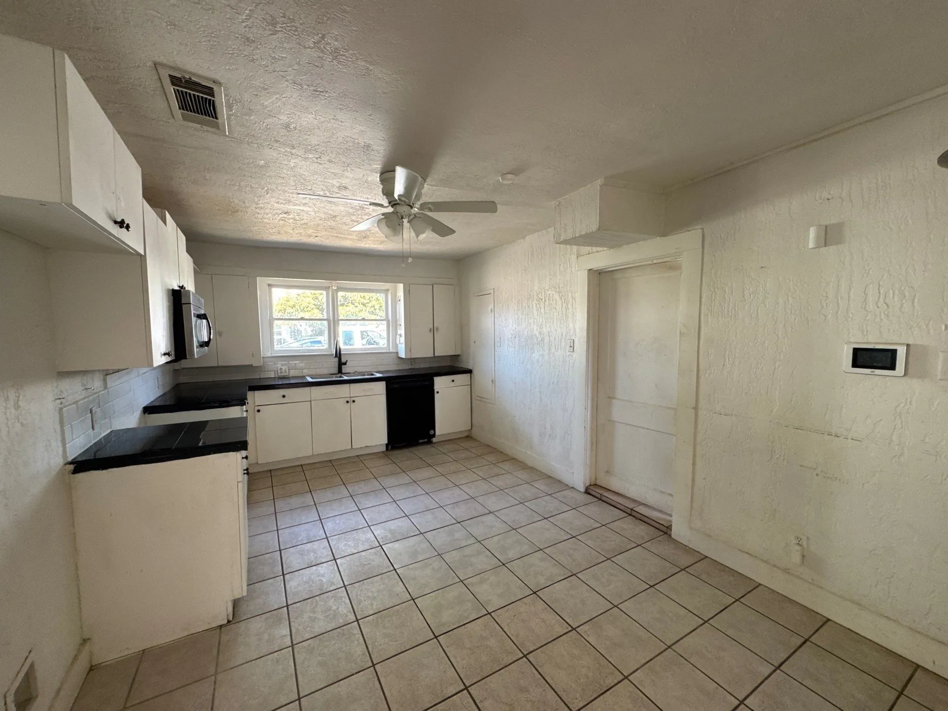 Single Family Residence For Sale in Dallas County , 714 S Bryan Belt Line Road, Mesquite, Texas 75149, 2 Bedroom, 1 Bathroom, Garage spaces, 1,298 Sqft, built in 1938, mls#21408750, Real Estate Agent in Mesquite, Homes For Sale in Dallas county, Homes For Sale in Mesquite, Realtor in Mesquite Texas, Real Estate Brokerage Independent Realty Texas, Luminita Cordes Realtor
