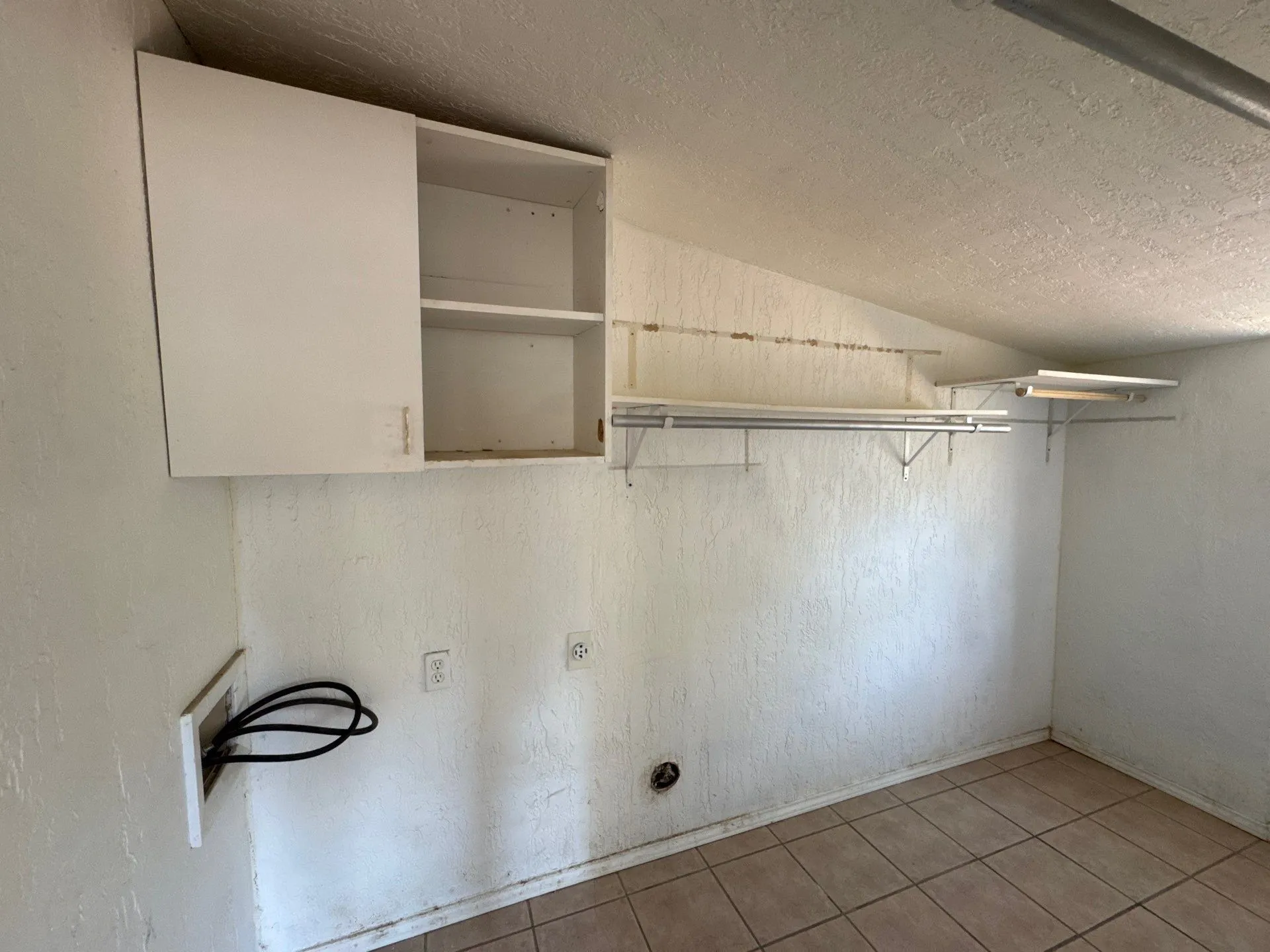 Single Family Residence For Sale in Dallas County , 714 S Bryan Belt Line Road, Mesquite, Texas 75149, 2 Bedroom, 1 Bathroom, Garage spaces, 1,298 Sqft, built in 1938, mls#21408750, Real Estate Agent in Mesquite, Homes For Sale in Dallas county, Homes For Sale in Mesquite, Realtor in Mesquite Texas, Real Estate Brokerage Independent Realty Texas, Luminita Cordes Realtor