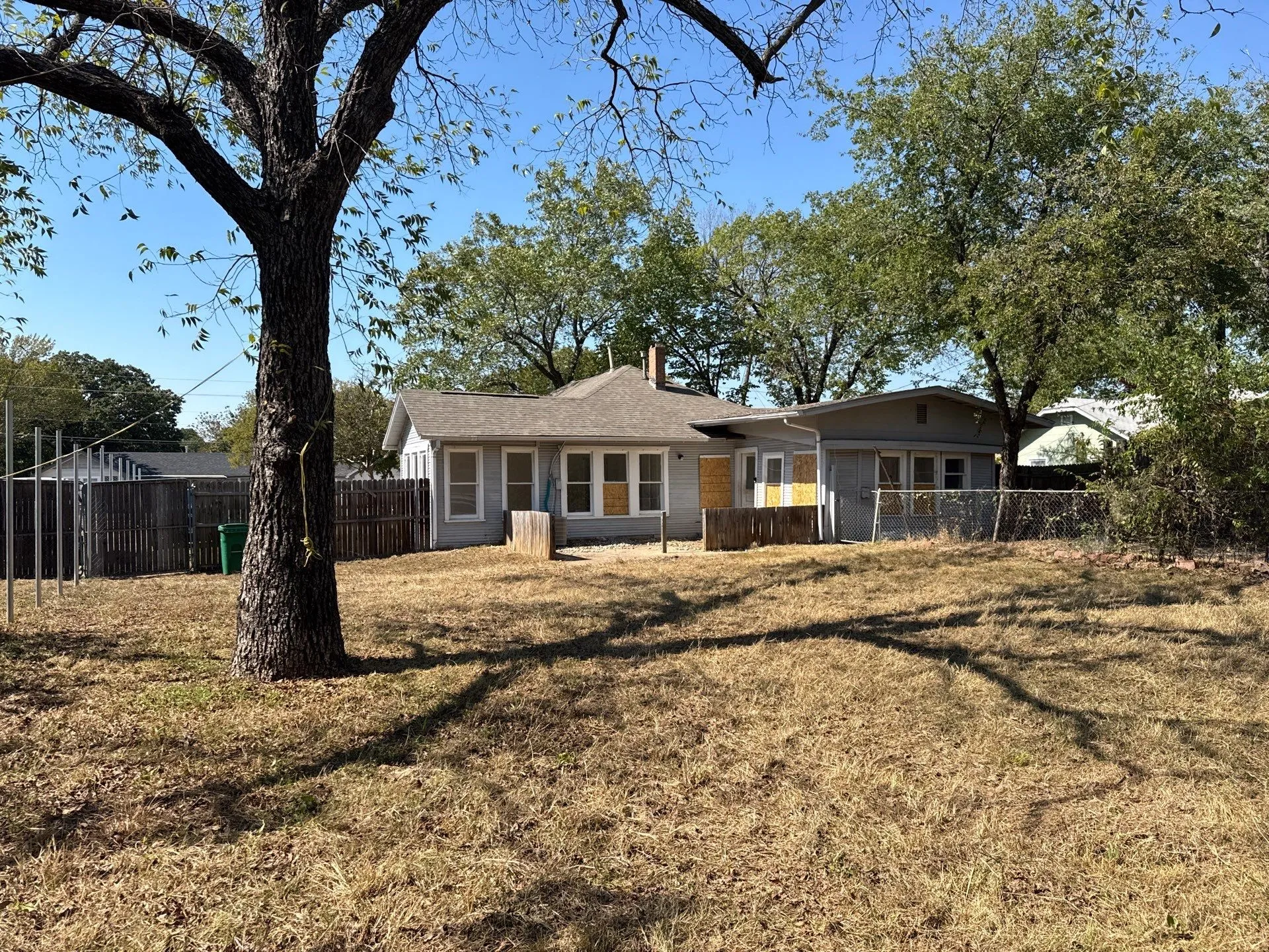 Single Family Residence For Sale in Dallas County , 714 S Bryan Belt Line Road, Mesquite, Texas 75149, 2 Bedroom, 1 Bathroom, Garage spaces, 1,298 Sqft, built in 1938, mls#21408750, Real Estate Agent in Mesquite, Homes For Sale in Dallas county, Homes For Sale in Mesquite, Realtor in Mesquite Texas, Real Estate Brokerage Independent Realty Texas, Luminita Cordes Realtor