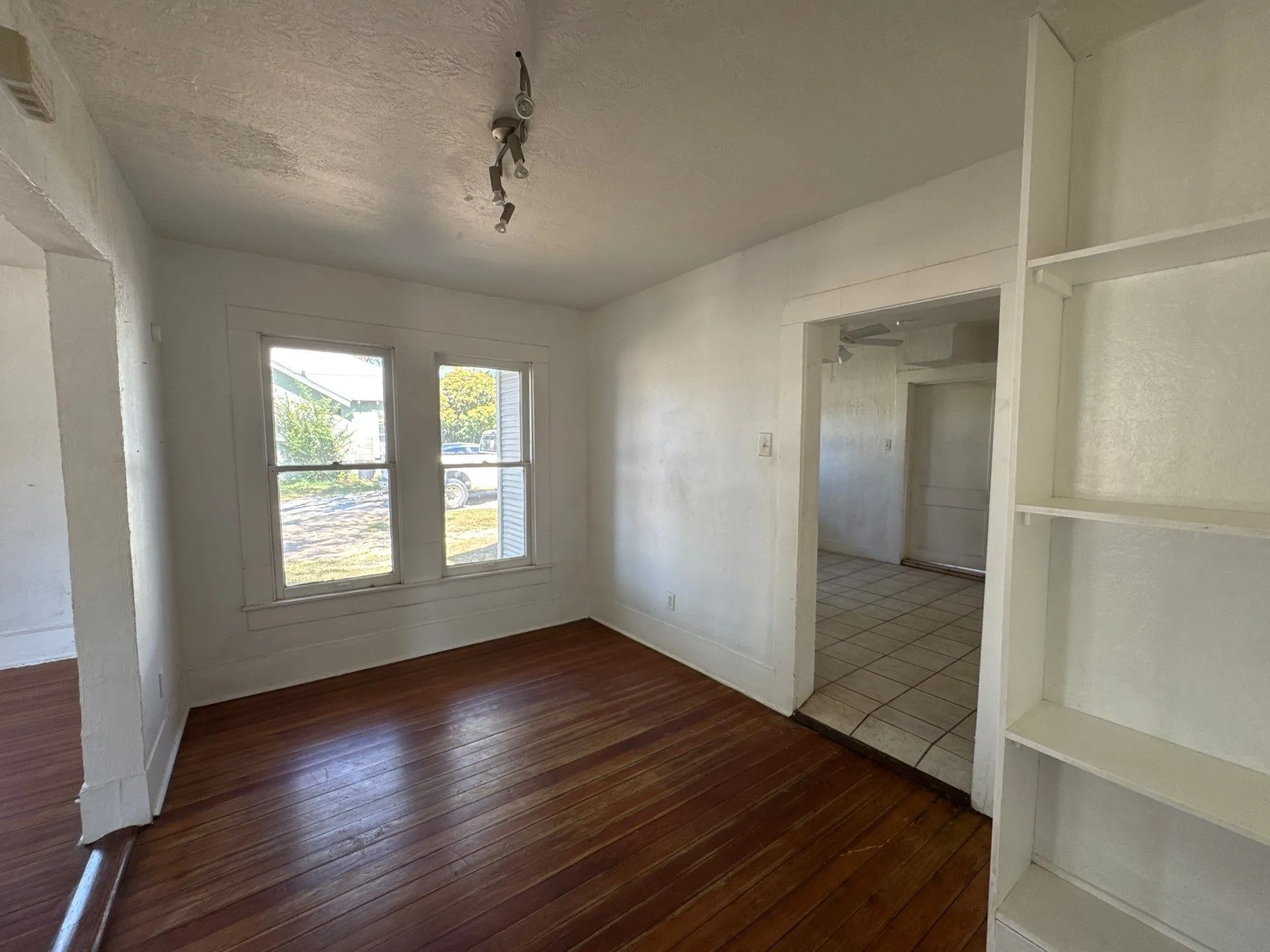 Single Family Residence For Sale in Dallas County , 714 S Bryan Belt Line Road, Mesquite, Texas 75149, 2 Bedroom, 1 Bathroom, Garage spaces, 1,298 Sqft, built in 1938, mls#21408750, Real Estate Agent in Mesquite, Homes For Sale in Dallas county, Homes For Sale in Mesquite, Realtor in Mesquite Texas, Real Estate Brokerage Independent Realty Texas, Luminita Cordes Realtor