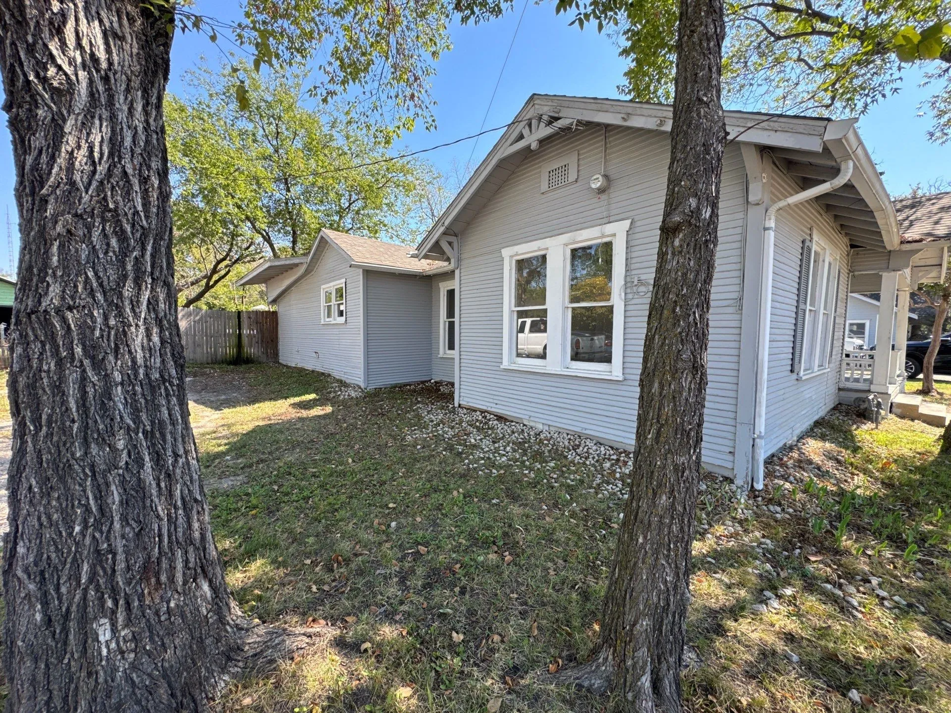 Single Family Residence For Sale in Dallas County , 714 S Bryan Belt Line Road, Mesquite, Texas 75149, 2 Bedroom, 1 Bathroom, Garage spaces, 1,298 Sqft, built in 1938, mls#21408750, Real Estate Agent in Mesquite, Homes For Sale in Dallas county, Homes For Sale in Mesquite, Realtor in Mesquite Texas, Real Estate Brokerage Independent Realty Texas, Luminita Cordes Realtor