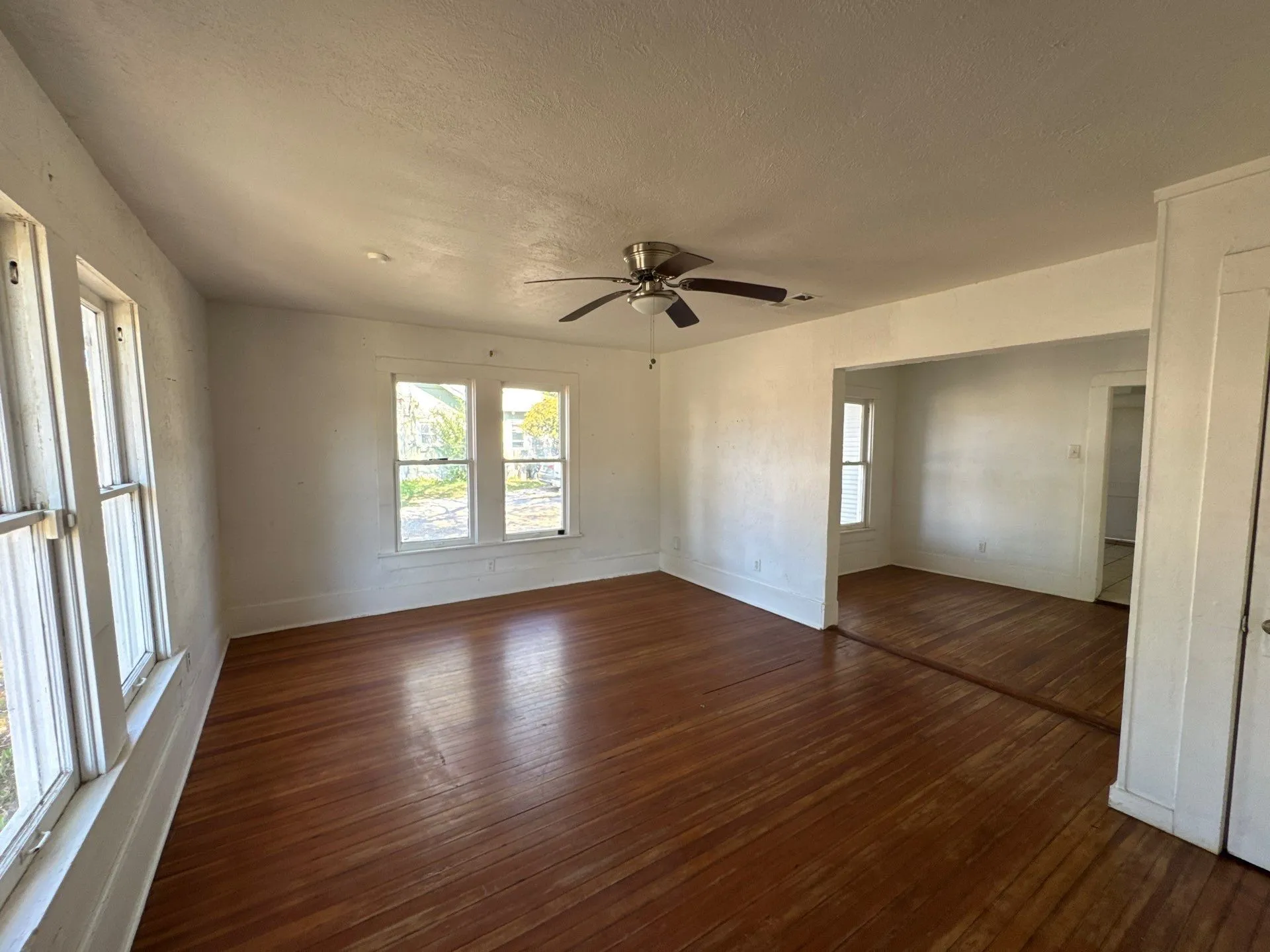 Single Family Residence For Sale in Dallas County , 714 S Bryan Belt Line Road, Mesquite, Texas 75149, 2 Bedroom, 1 Bathroom, Garage spaces, 1,298 Sqft, built in 1938, mls#21408750, Real Estate Agent in Mesquite, Homes For Sale in Dallas county, Homes For Sale in Mesquite, Realtor in Mesquite Texas, Real Estate Brokerage Independent Realty Texas, Luminita Cordes Realtor