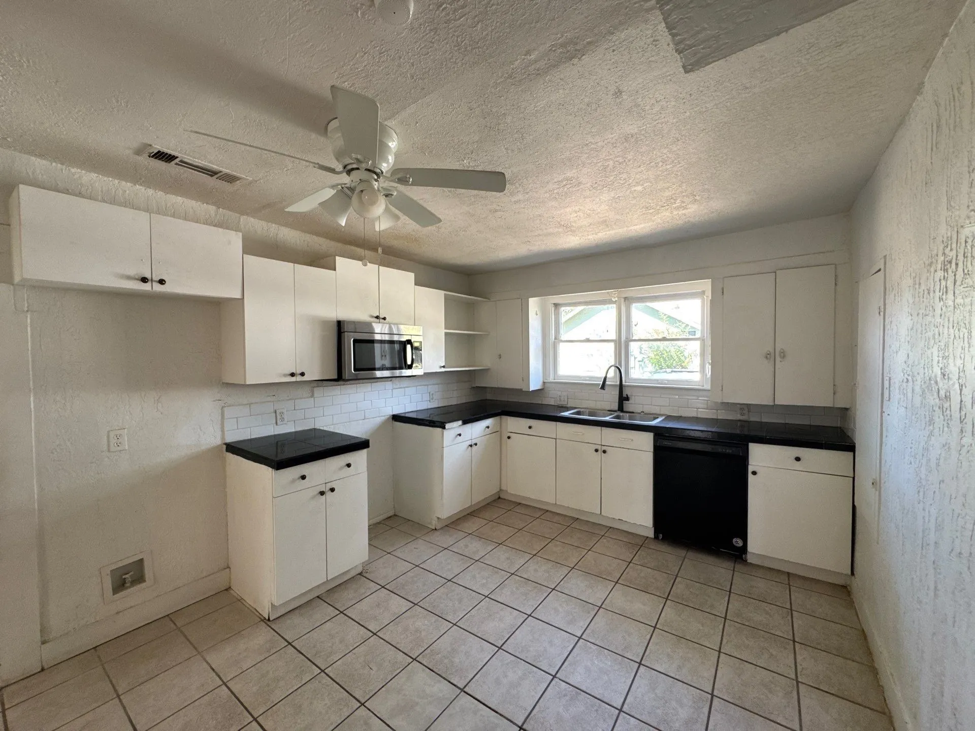 Single Family Residence For Sale in Dallas County , 714 S Bryan Belt Line Road, Mesquite, Texas 75149, 2 Bedroom, 1 Bathroom, Garage spaces, 1,298 Sqft, built in 1938, mls#21408750, Real Estate Agent in Mesquite, Homes For Sale in Dallas county, Homes For Sale in Mesquite, Realtor in Mesquite Texas, Real Estate Brokerage Independent Realty Texas, Luminita Cordes Realtor