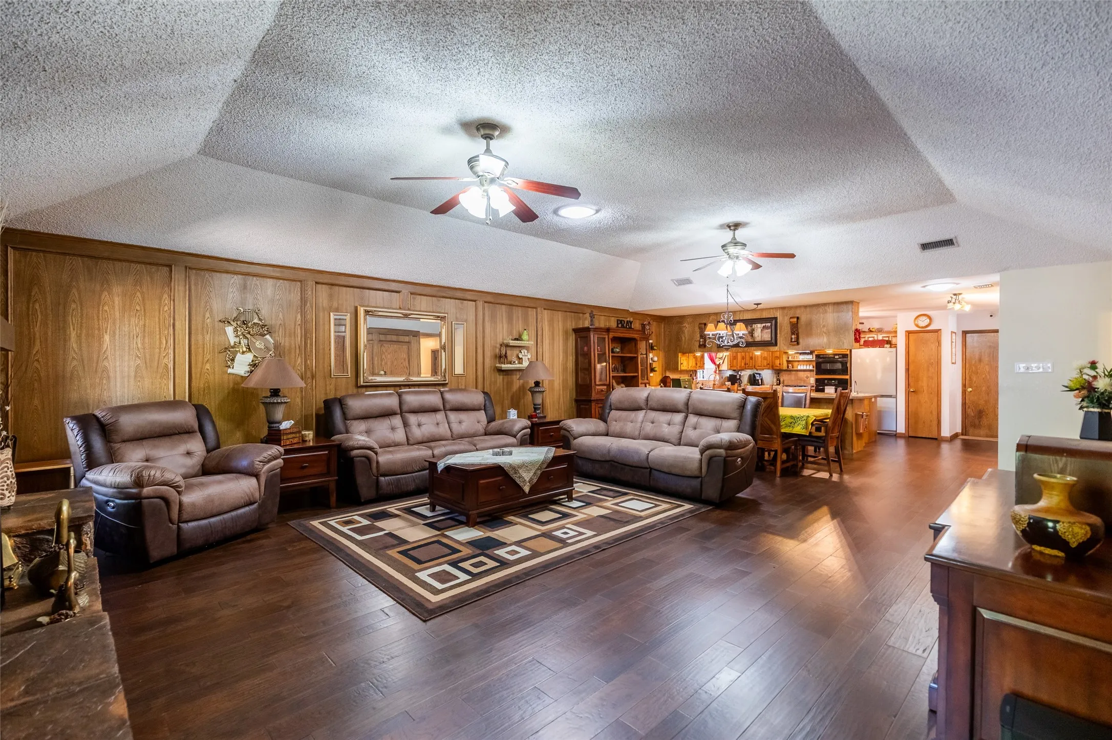 Single Family Residence For Sale in Taylor County , 5289 Sherbrooke Lane, Abilene, Texas 79606, 3 Bedroom, 2 Bathroom, 2 Garage spaces, 2,238 Sqft, built in 1983, mls#21408094, Real Estate Agent in Abilene, Homes For Sale in Taylor county, Homes For Sale in Abilene, Realtor in Abilene Texas, Real Estate Brokerage Independent Realty Texas, Luminita Cordes Realtor