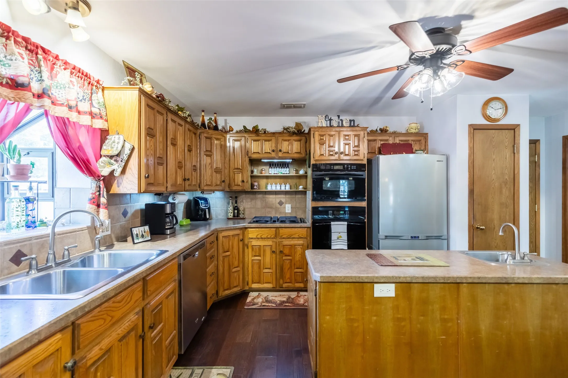 Single Family Residence For Sale in Taylor County , 5289 Sherbrooke Lane, Abilene, Texas 79606, 3 Bedroom, 2 Bathroom, 2 Garage spaces, 2,238 Sqft, built in 1983, mls#21408094, Real Estate Agent in Abilene, Homes For Sale in Taylor county, Homes For Sale in Abilene, Realtor in Abilene Texas, Real Estate Brokerage Independent Realty Texas, Luminita Cordes Realtor