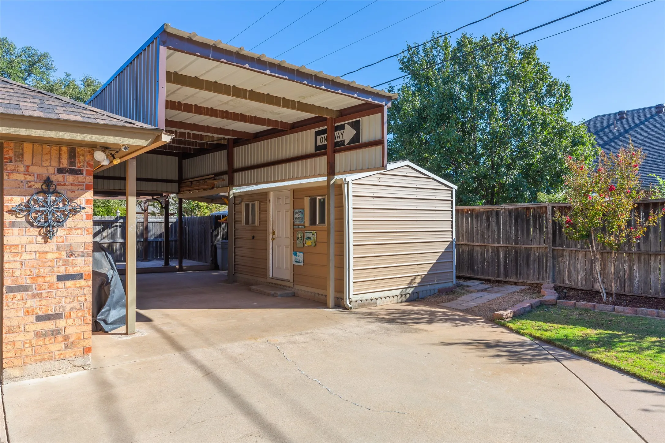Single Family Residence For Sale in Taylor County , 5289 Sherbrooke Lane, Abilene, Texas 79606, 3 Bedroom, 2 Bathroom, 2 Garage spaces, 2,238 Sqft, built in 1983, mls#21408094, Real Estate Agent in Abilene, Homes For Sale in Taylor county, Homes For Sale in Abilene, Realtor in Abilene Texas, Real Estate Brokerage Independent Realty Texas, Luminita Cordes Realtor