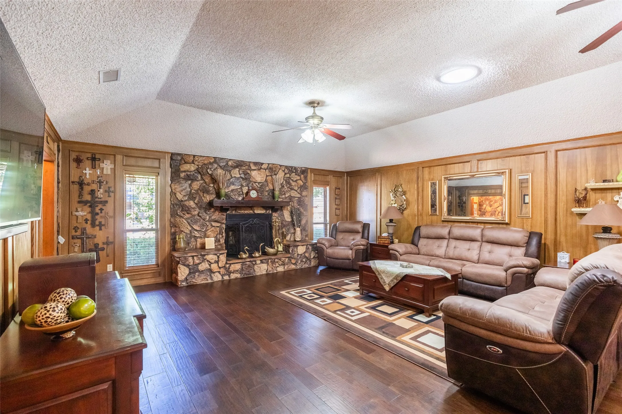 Single Family Residence For Sale in Taylor County , 5289 Sherbrooke Lane, Abilene, Texas 79606, 3 Bedroom, 2 Bathroom, 2 Garage spaces, 2,238 Sqft, built in 1983, mls#21408094, Real Estate Agent in Abilene, Homes For Sale in Taylor county, Homes For Sale in Abilene, Realtor in Abilene Texas, Real Estate Brokerage Independent Realty Texas, Luminita Cordes Realtor