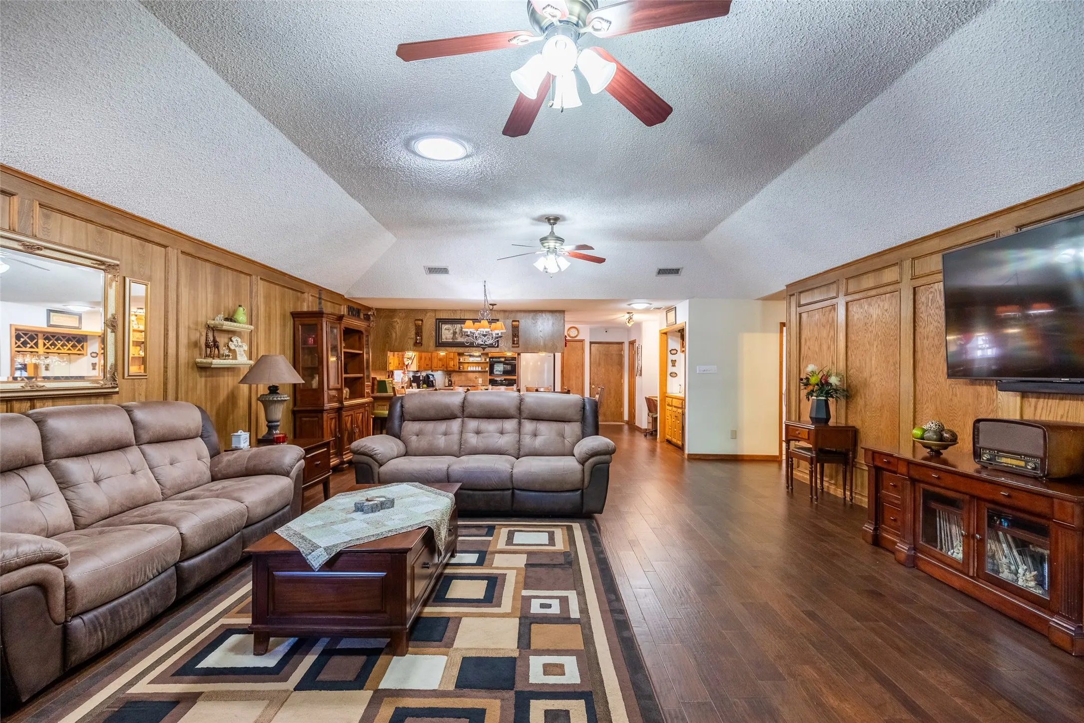 Single Family Residence For Sale in Taylor County , 5289 Sherbrooke Lane, Abilene, Texas 79606, 3 Bedroom, 2 Bathroom, 2 Garage spaces, 2,238 Sqft, built in 1983, mls#21408094, Real Estate Agent in Abilene, Homes For Sale in Taylor county, Homes For Sale in Abilene, Realtor in Abilene Texas, Real Estate Brokerage Independent Realty Texas, Luminita Cordes Realtor