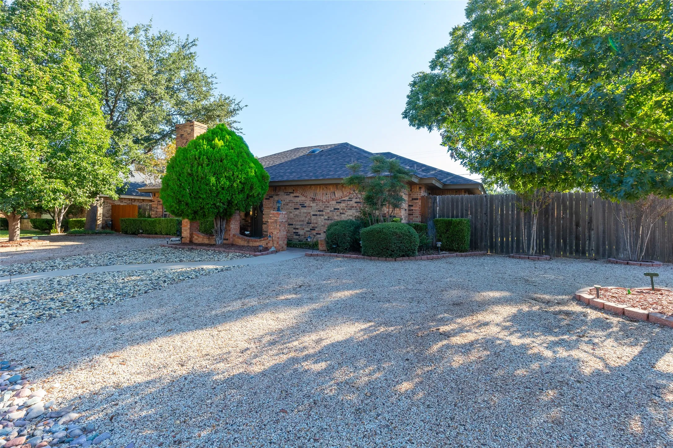 Single Family Residence For Sale in Taylor County , 5289 Sherbrooke Lane, Abilene, Texas 79606, 3 Bedroom, 2 Bathroom, 2 Garage spaces, 2,238 Sqft, built in 1983, mls#21408094, Real Estate Agent in Abilene, Homes For Sale in Taylor county, Homes For Sale in Abilene, Realtor in Abilene Texas, Real Estate Brokerage Independent Realty Texas, Luminita Cordes Realtor