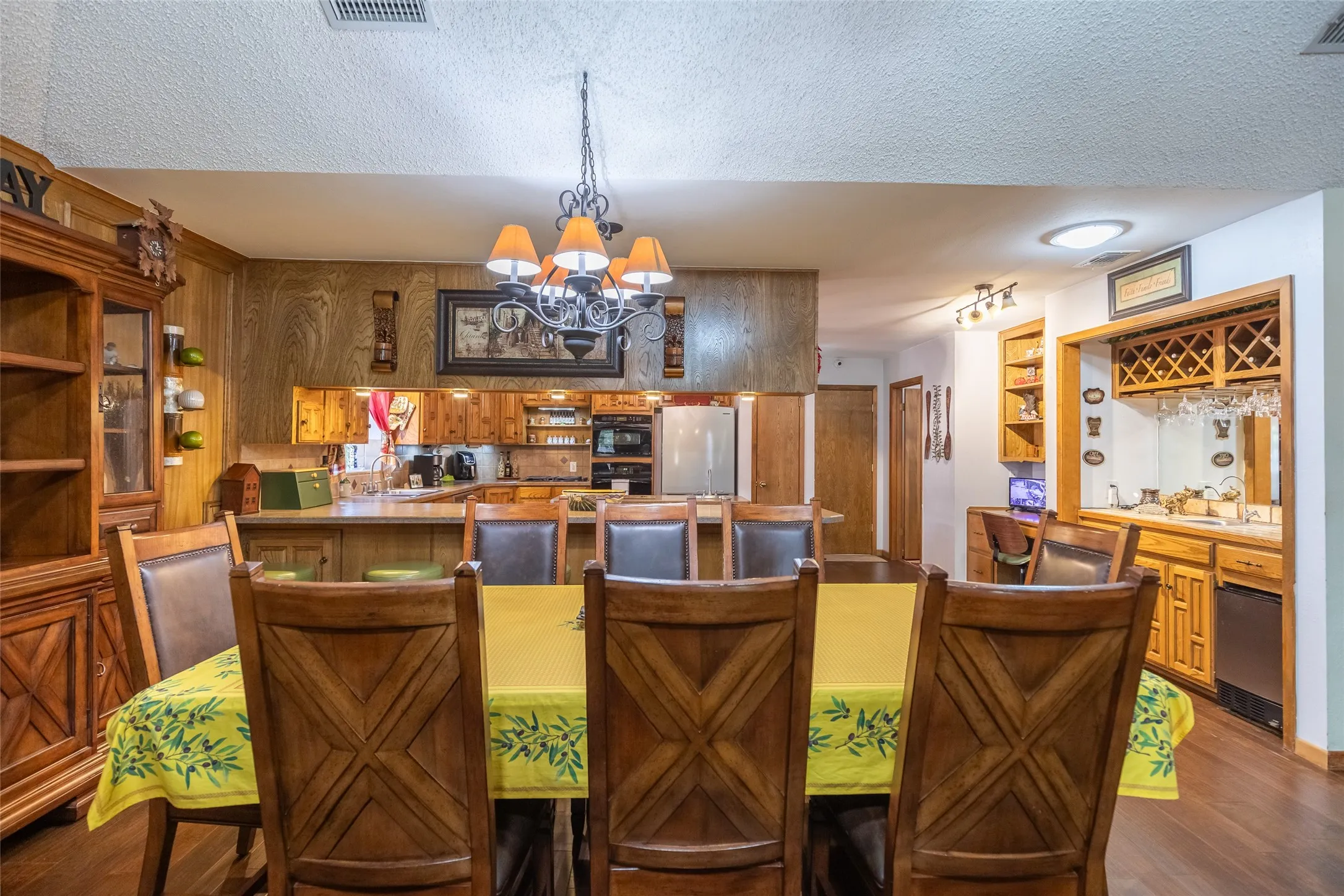 Single Family Residence For Sale in Taylor County , 5289 Sherbrooke Lane, Abilene, Texas 79606, 3 Bedroom, 2 Bathroom, 2 Garage spaces, 2,238 Sqft, built in 1983, mls#21408094, Real Estate Agent in Abilene, Homes For Sale in Taylor county, Homes For Sale in Abilene, Realtor in Abilene Texas, Real Estate Brokerage Independent Realty Texas, Luminita Cordes Realtor