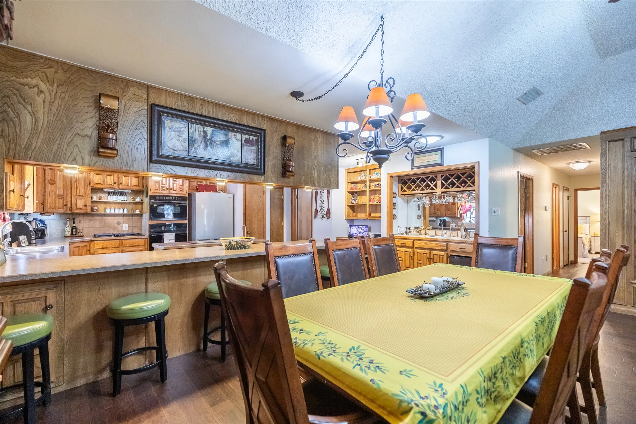 Single Family Residence For Sale in Taylor County , 5289 Sherbrooke Lane, Abilene, Texas 79606, 3 Bedroom, 2 Bathroom, 2 Garage spaces, 2,238 Sqft, built in 1983, mls#21408094, Real Estate Agent in Abilene, Homes For Sale in Taylor county, Homes For Sale in Abilene, Realtor in Abilene Texas, Real Estate Brokerage Independent Realty Texas, Luminita Cordes Realtor