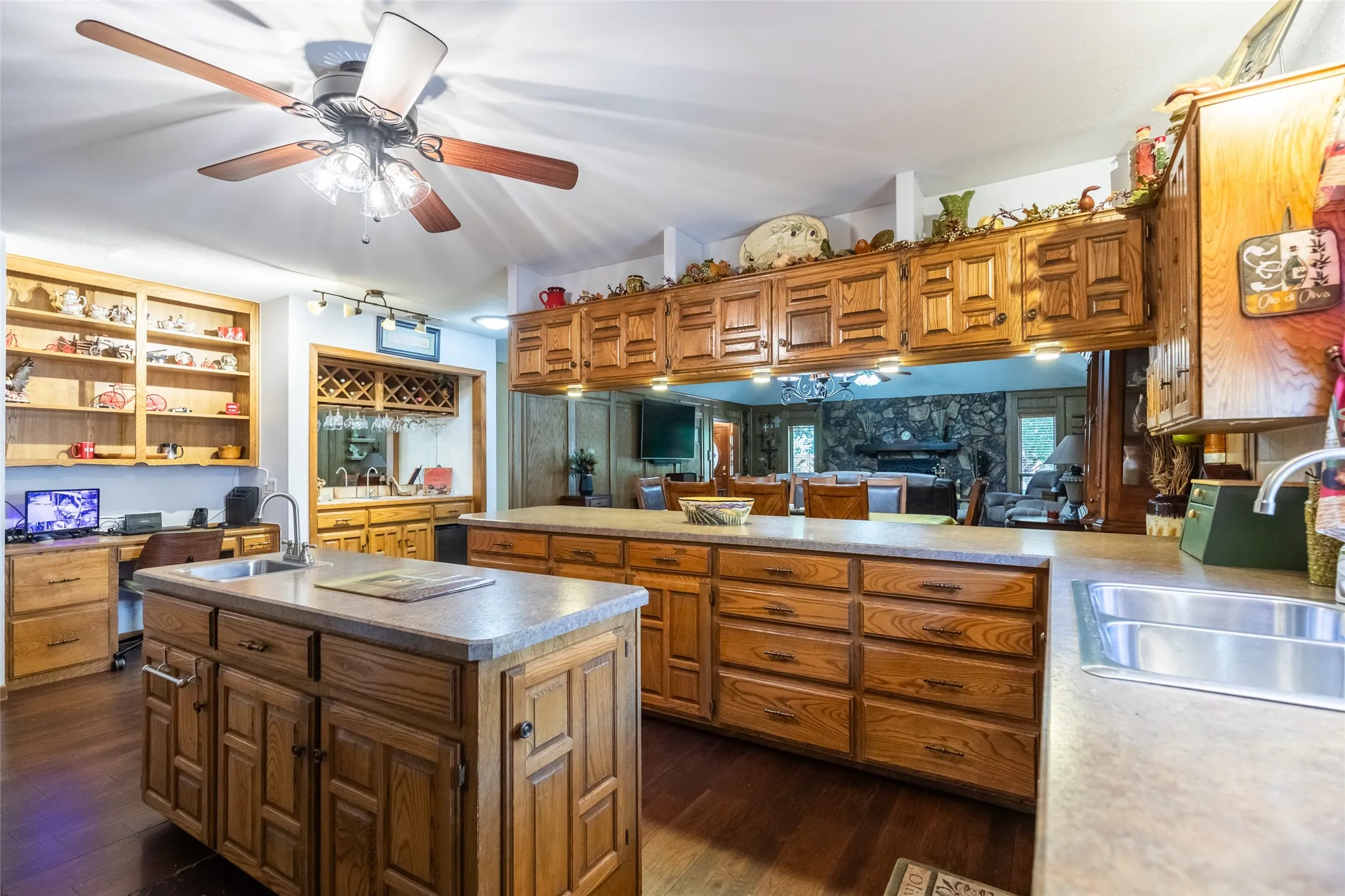 Single Family Residence For Sale in Taylor County , 5289 Sherbrooke Lane, Abilene, Texas 79606, 3 Bedroom, 2 Bathroom, 2 Garage spaces, 2,238 Sqft, built in 1983, mls#21408094, Real Estate Agent in Abilene, Homes For Sale in Taylor county, Homes For Sale in Abilene, Realtor in Abilene Texas, Real Estate Brokerage Independent Realty Texas, Luminita Cordes Realtor