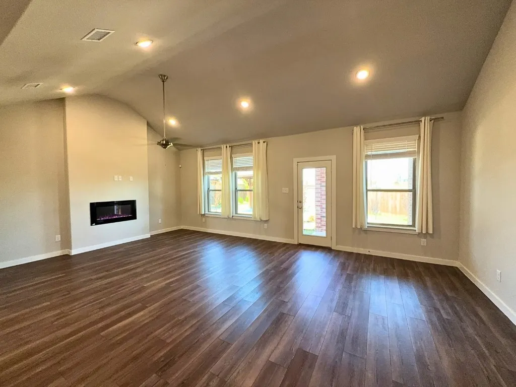 Single Family Residence For Rent in Tarrant County , 10740 Juniper Canyon Way, Fort Worth, Texas 76126, 5 Bedroom, 3 Bathroom, 2 Garage spaces, 2,998 Sqft, built in 2022, mls#21408910, Real Estate Agent in Fort Worth, Homes For Rent in Tarrant county, Homes For Rent in Fort Worth, Realtor in Fort Worth Texas, Real Estate Brokerage Independent Realty Texas, Luminita Cordes Realtor