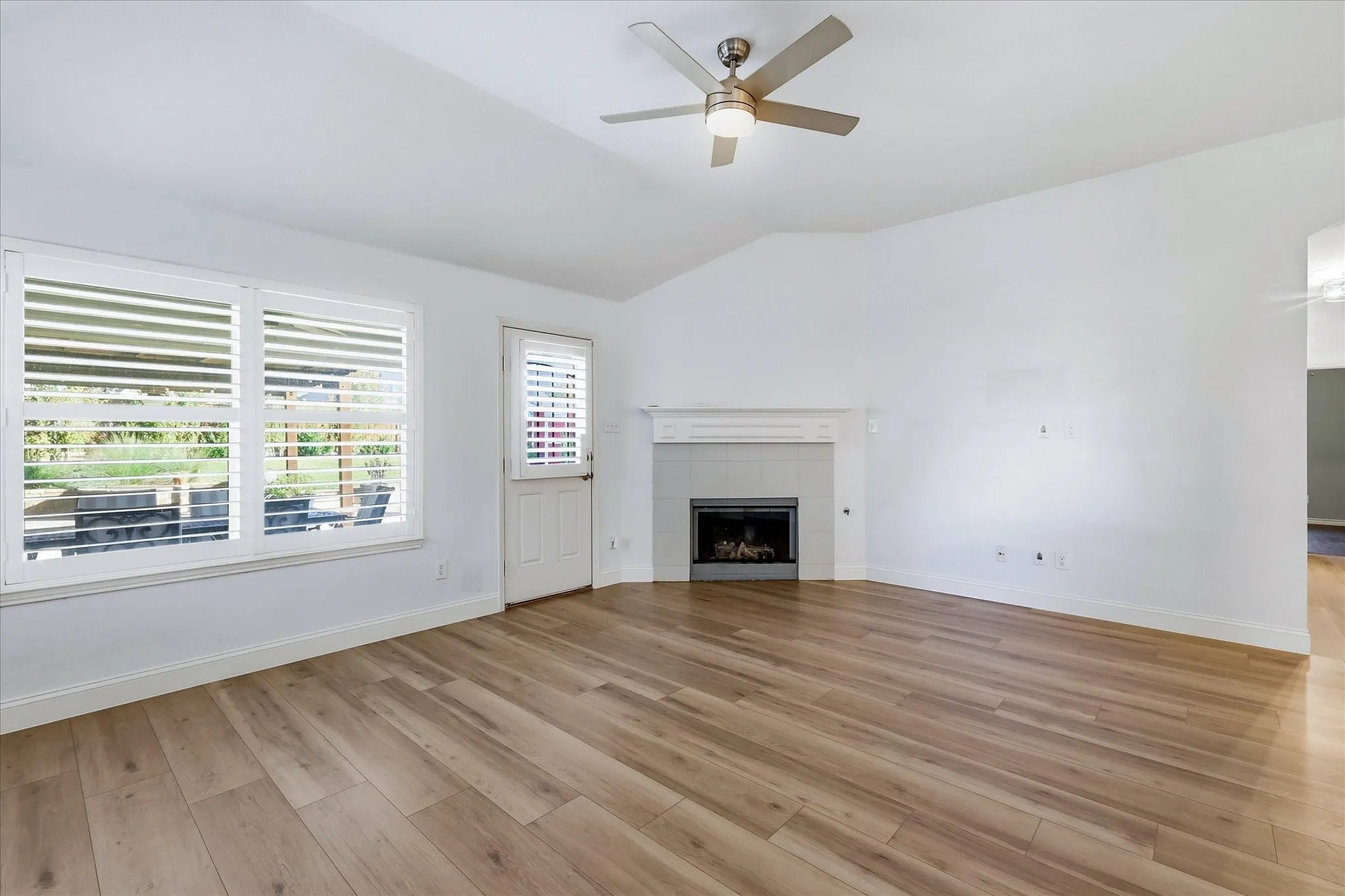 Single Family Residence For Sale in Denton County , 4029 Burwood Drive, Fort Worth, Texas 76262, 4 Bedroom, 2 Bathroom, 2 Garage spaces, 2,267 Sqft, built in 2007, mls#21402936, Real Estate Agent in Fort Worth, Homes For Sale in Denton county, Homes For Sale in Fort Worth, Realtor in Fort Worth Texas, Real Estate Brokerage Independent Realty Texas, Luminita Cordes Realtor