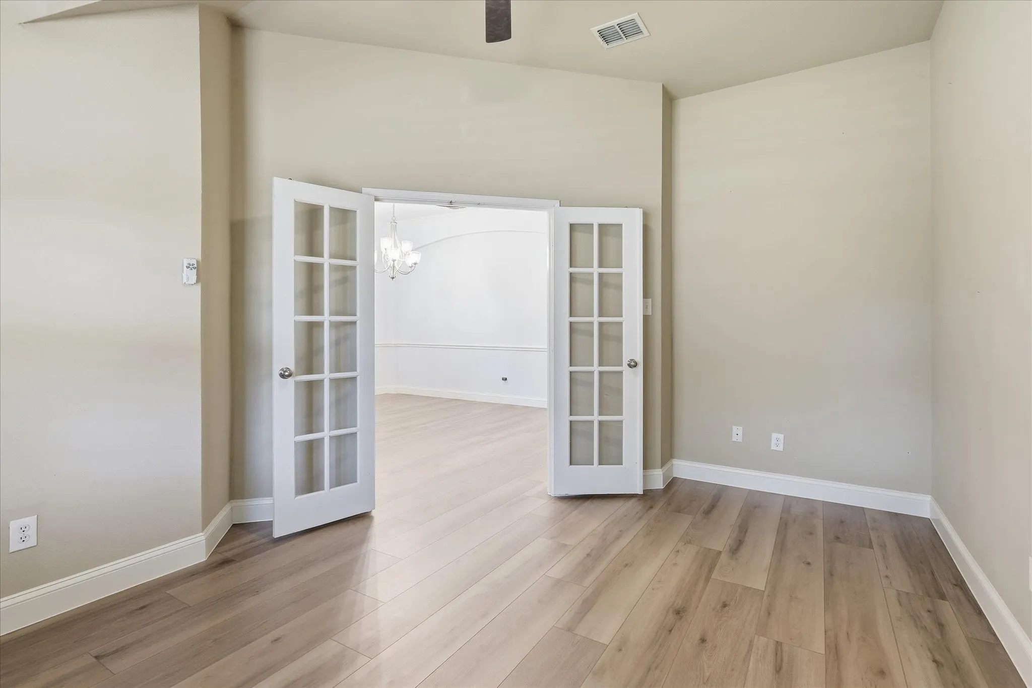 Single Family Residence For Sale in Denton County , 4029 Burwood Drive, Fort Worth, Texas 76262, 4 Bedroom, 2 Bathroom, 2 Garage spaces, 2,267 Sqft, built in 2007, mls#21402936, Real Estate Agent in Fort Worth, Homes For Sale in Denton county, Homes For Sale in Fort Worth, Realtor in Fort Worth Texas, Real Estate Brokerage Independent Realty Texas, Luminita Cordes Realtor