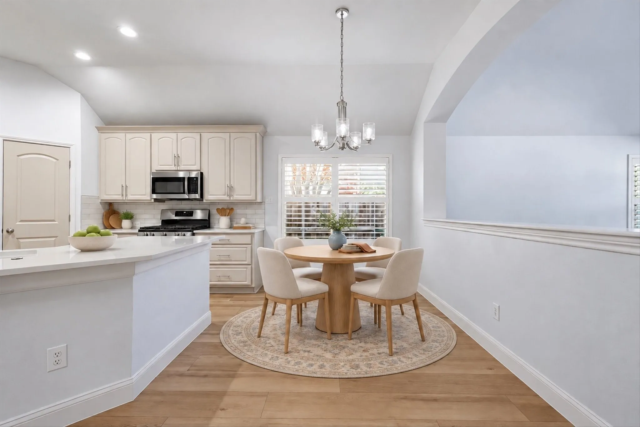 Eat in Kitchen virtually staged
