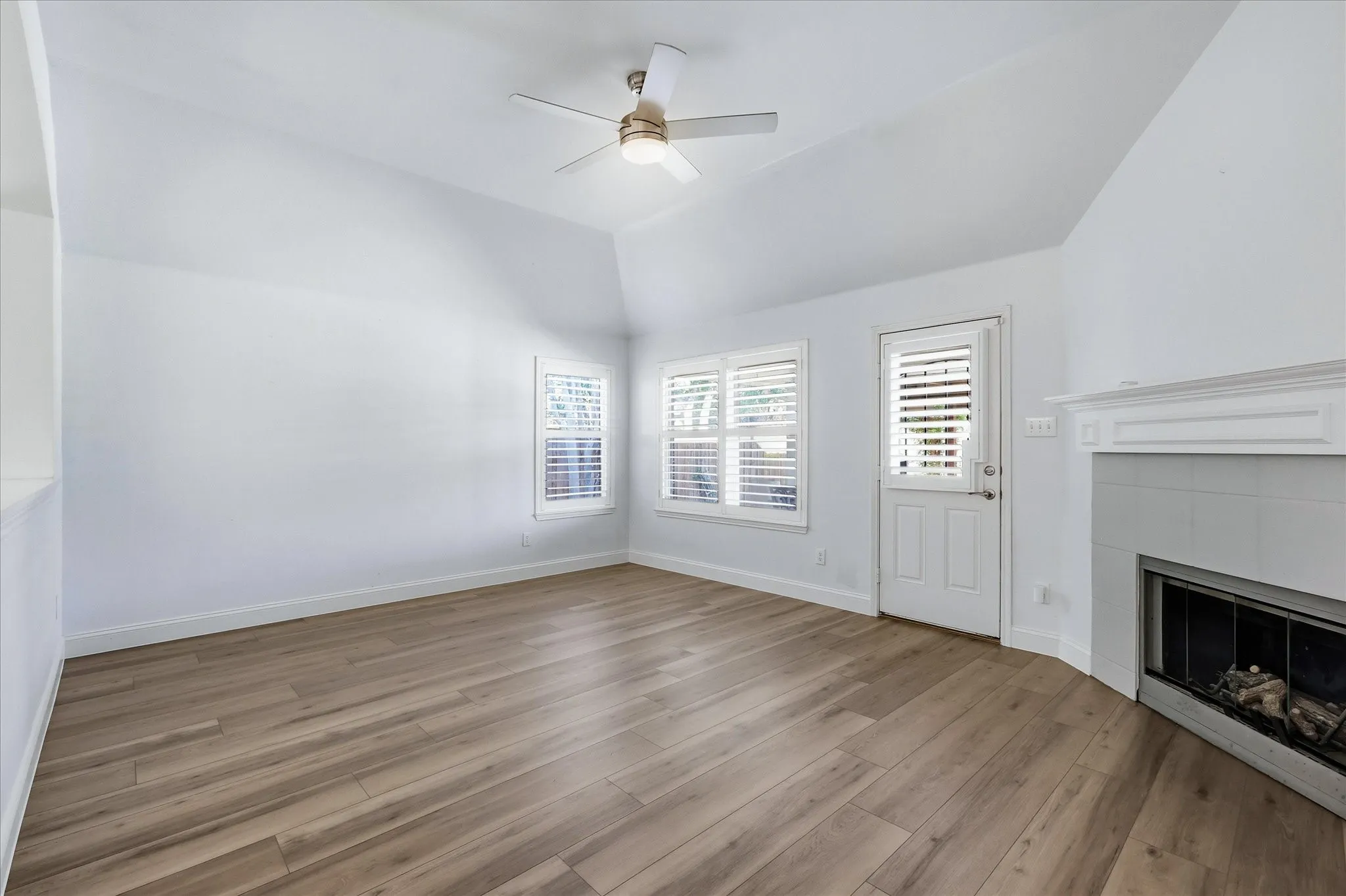 Single Family Residence For Sale in Denton County , 4029 Burwood Drive, Fort Worth, Texas 76262, 4 Bedroom, 2 Bathroom, 2 Garage spaces, 2,267 Sqft, built in 2007, mls#21402936, Real Estate Agent in Fort Worth, Homes For Sale in Denton county, Homes For Sale in Fort Worth, Realtor in Fort Worth Texas, Real Estate Brokerage Independent Realty Texas, Luminita Cordes Realtor