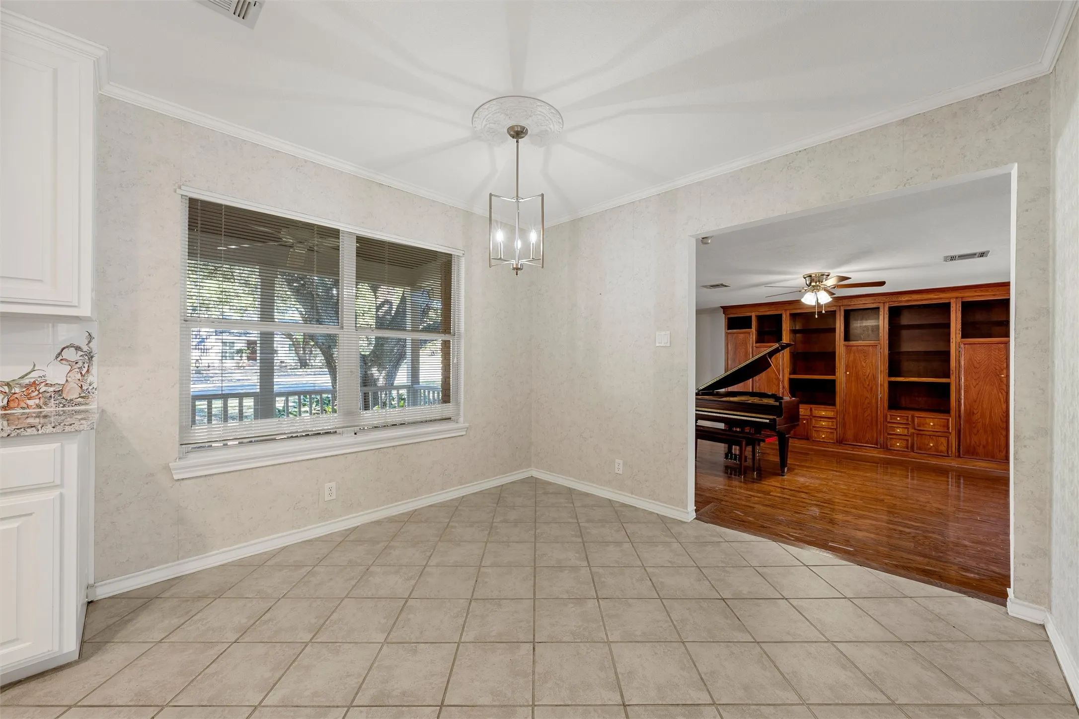 Single Family Residence For Sale in Mc Lennan County , 5014 Ridgeview Drive, Waco, Texas 76710, 5 Bedroom, 4 Bathroom, Garage spaces, 3,633 Sqft, built in 1955, mls#21408881, Real Estate Agent in Waco, Homes For Sale in Mc Lennan county, Homes For Sale in Waco, Realtor in Waco Texas, Real Estate Brokerage Independent Realty Texas, Luminita Cordes Realtor