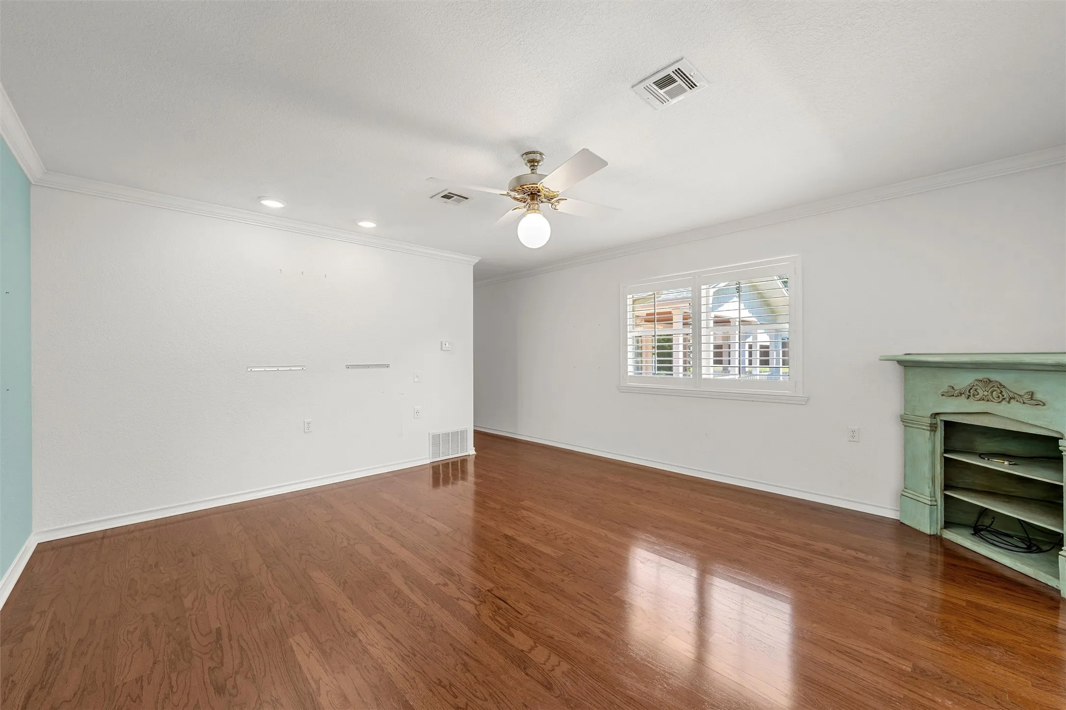Single Family Residence For Sale in Mc Lennan County , 5014 Ridgeview Drive, Waco, Texas 76710, 5 Bedroom, 4 Bathroom, Garage spaces, 3,633 Sqft, built in 1955, mls#21408881, Real Estate Agent in Waco, Homes For Sale in Mc Lennan county, Homes For Sale in Waco, Realtor in Waco Texas, Real Estate Brokerage Independent Realty Texas, Luminita Cordes Realtor